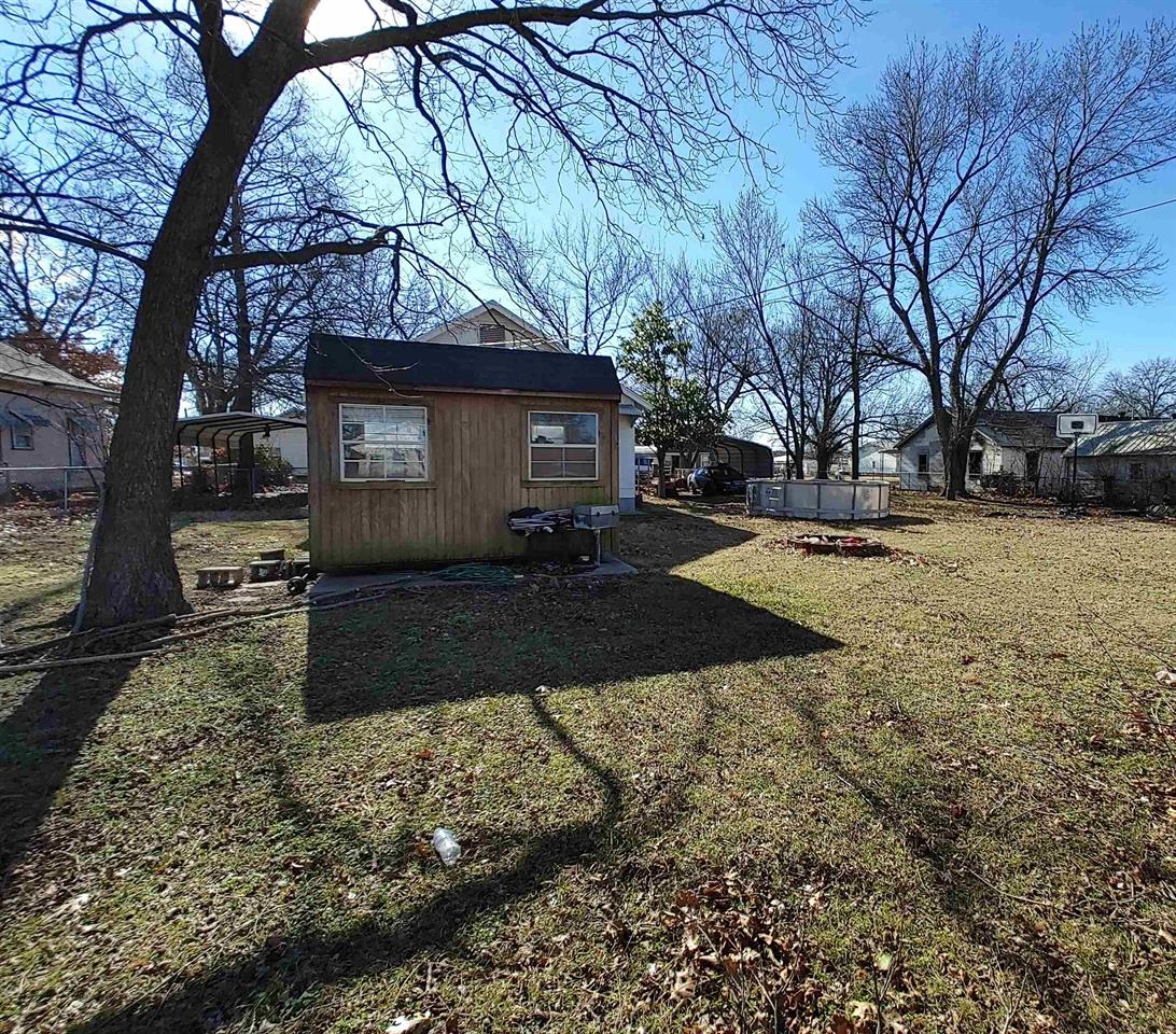 For Sale: 1404 W 7th St, Coffeyville KS