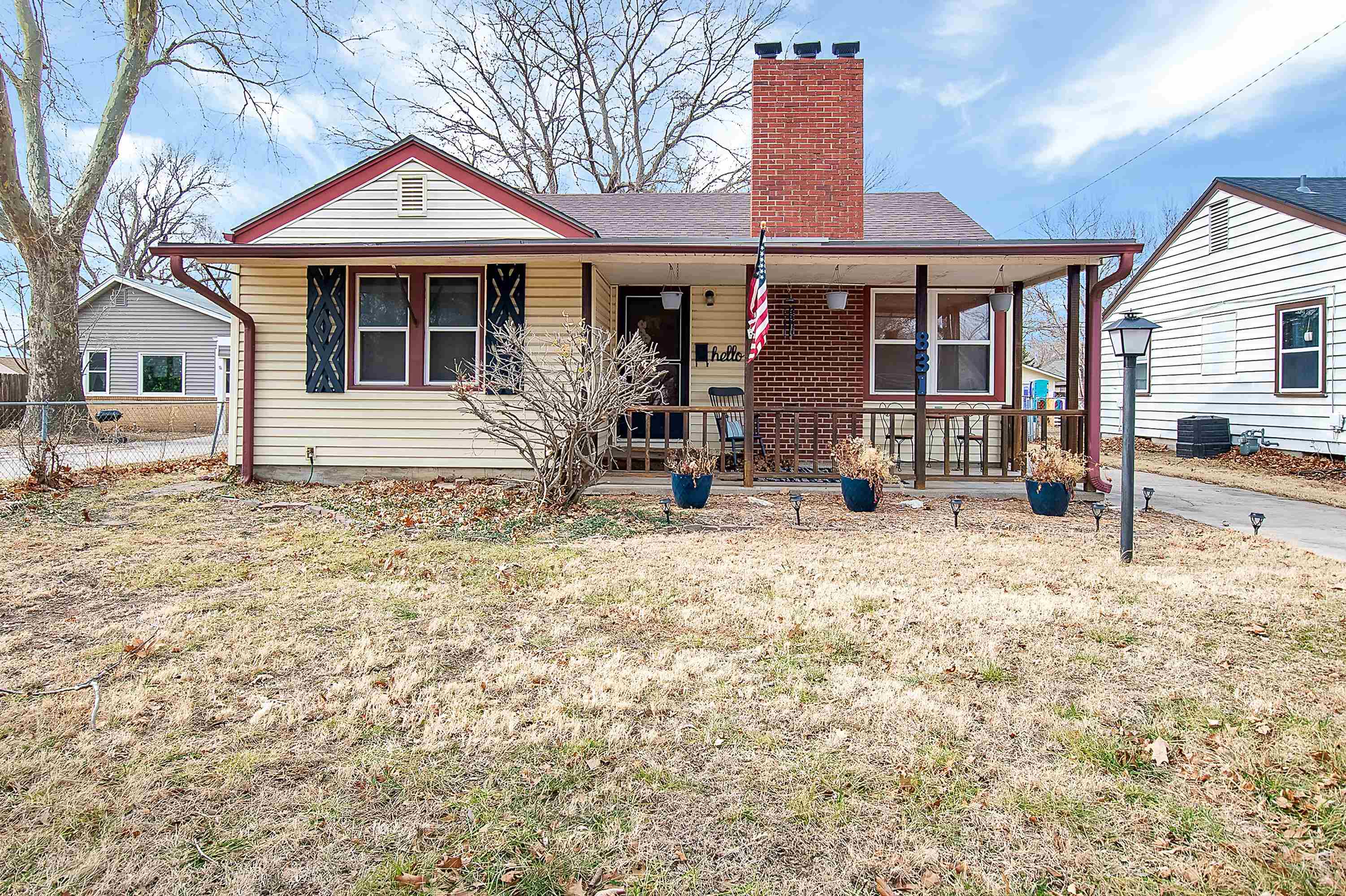 CUTE AS A BUTTON … MOVE IN READY ... NEW UPDATES!  Looking for the perfect starter home?? With this 