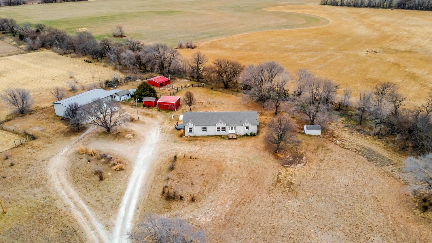 Welcome to country living in Cheney, KS! Located 3 miles south of US-54, only a 20 minute drive from