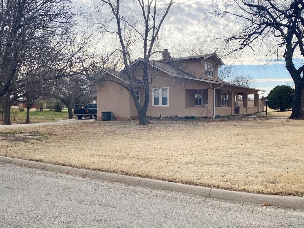 For Sale: 606 S Ninth St, Kiowa KS