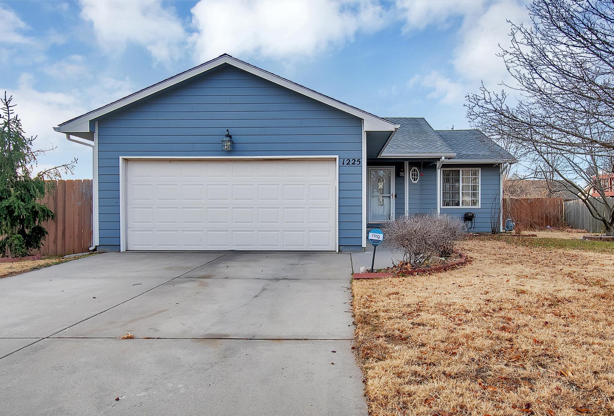 Welcome home to this beautiful 3 bed / 3 bath home in Wichita Kansas! This home offers over 2,000sqf