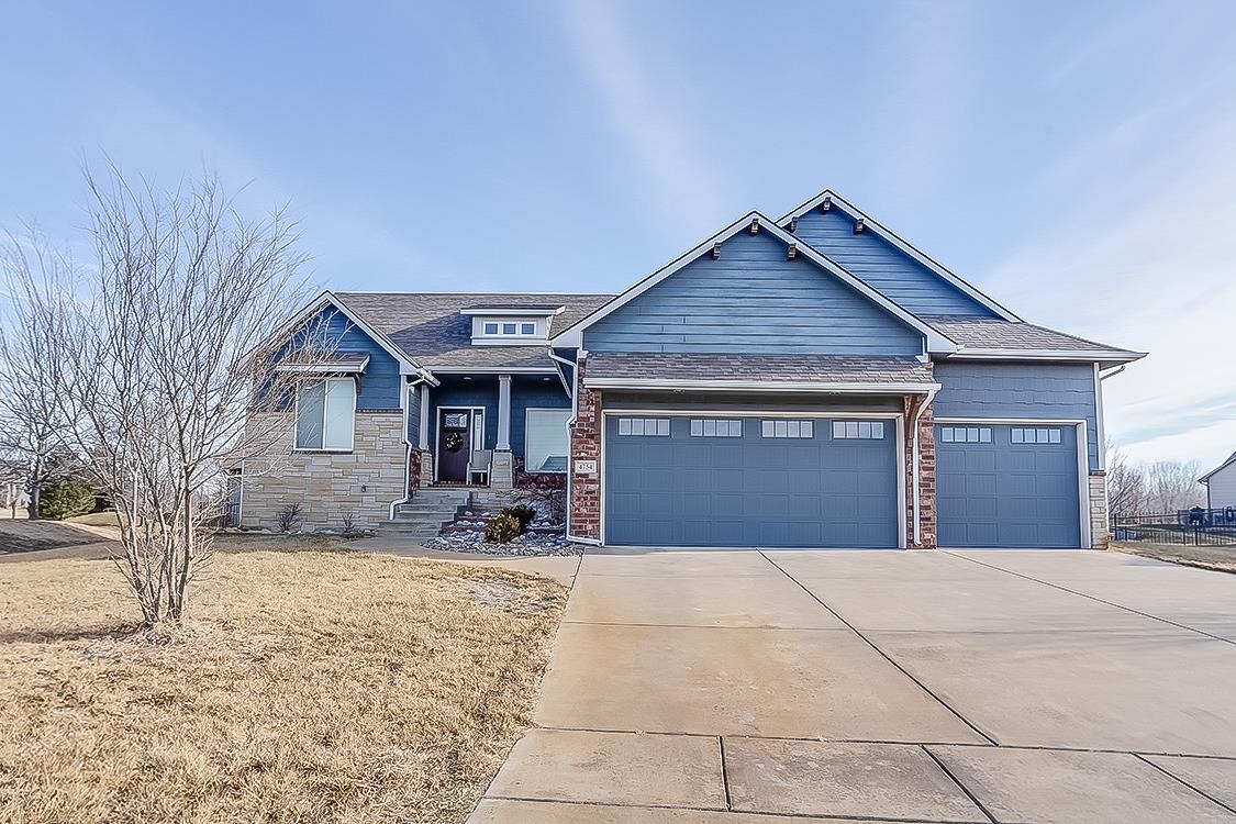 Come home to this beautiful, 5 bed 3 bath home located in the Maize school district. This home is gr