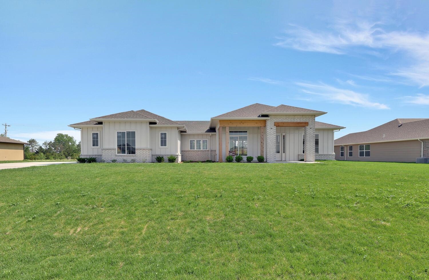 1513 E Elk Ridge, Goddard, KS 67052