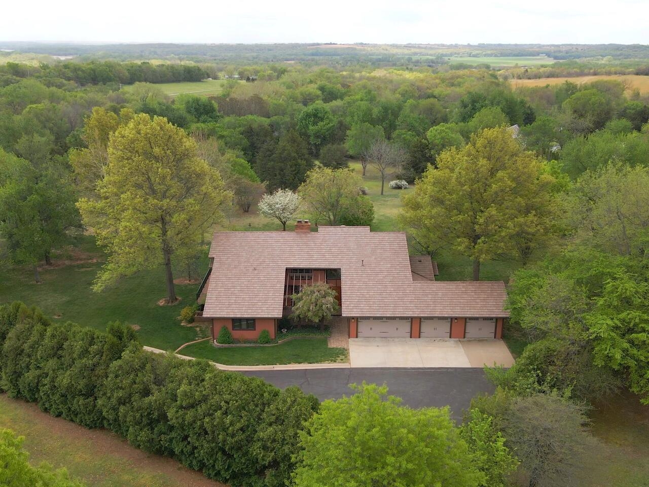 405 S Country Club Road, Arkansas City, KS 67005