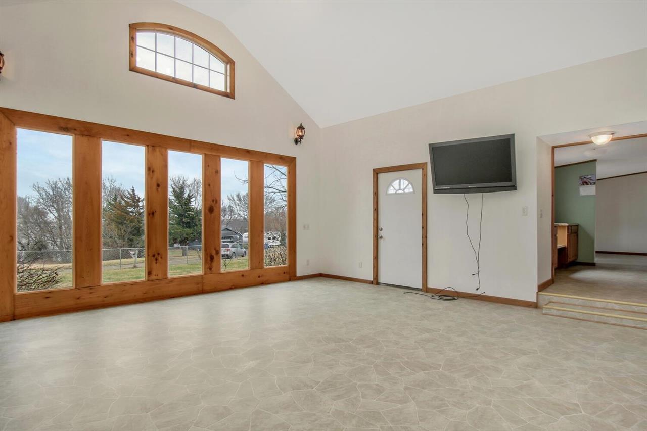 For Sale: 75  Eureka Lake Rd, Eureka KS