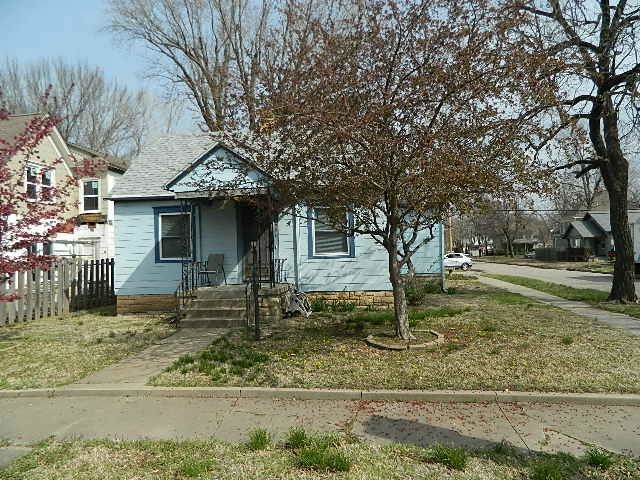 For Sale: 720 E 9th Ave, Winfield KS