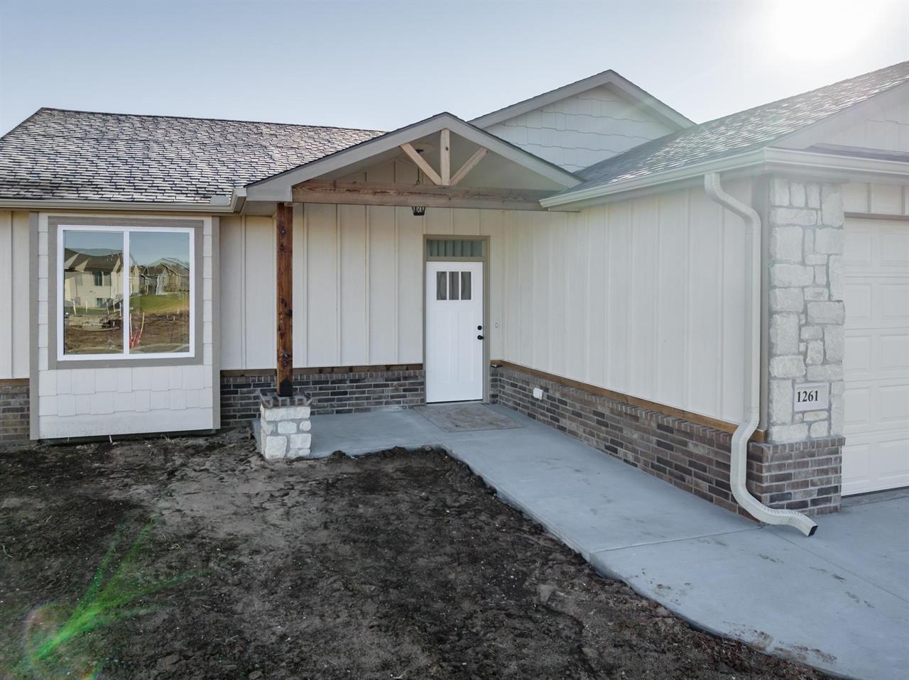 For Sale: 1261 E Park Glen Ct, Clearwater KS