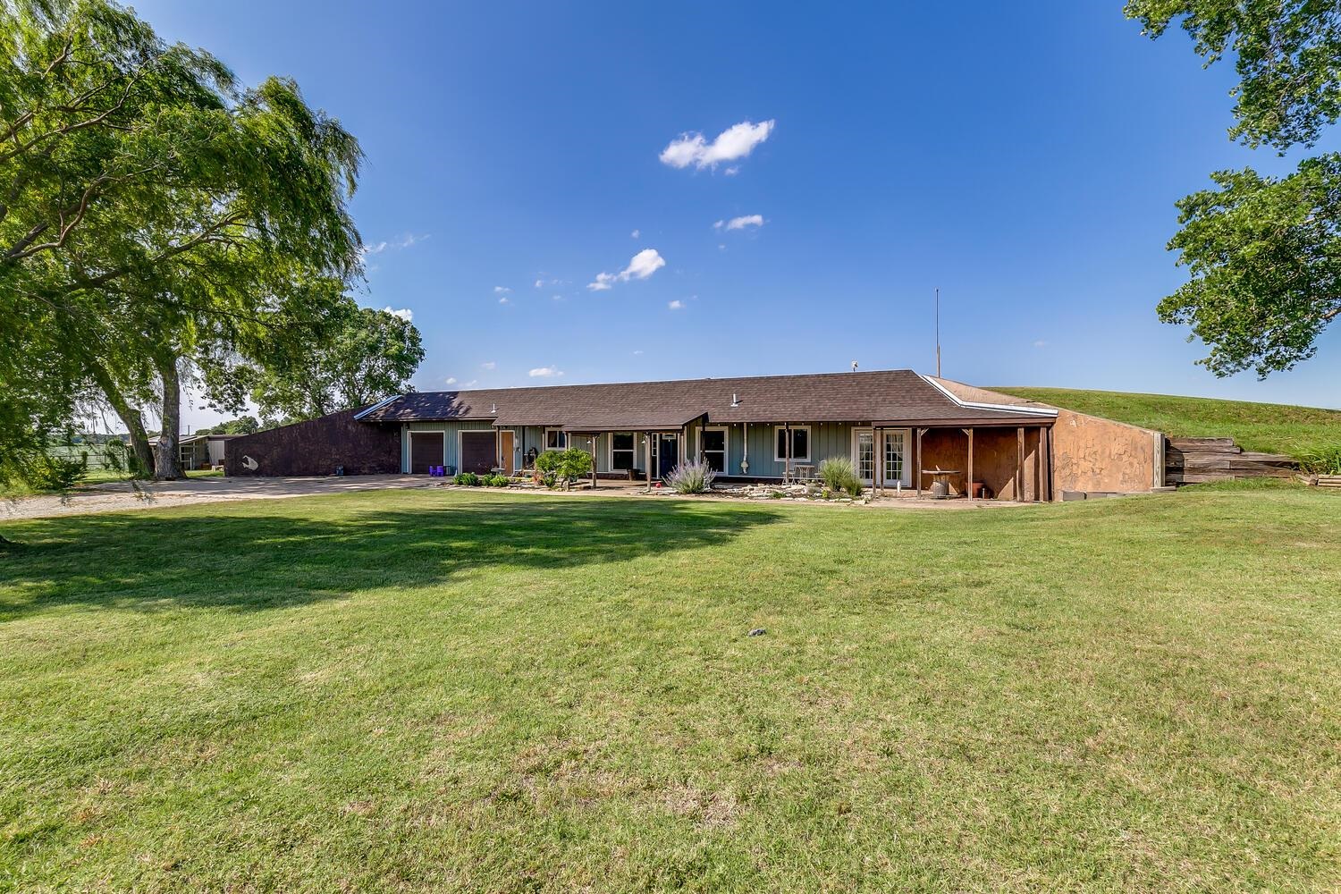 1132 N Greenwich Rd, Mulvane, KS 67110