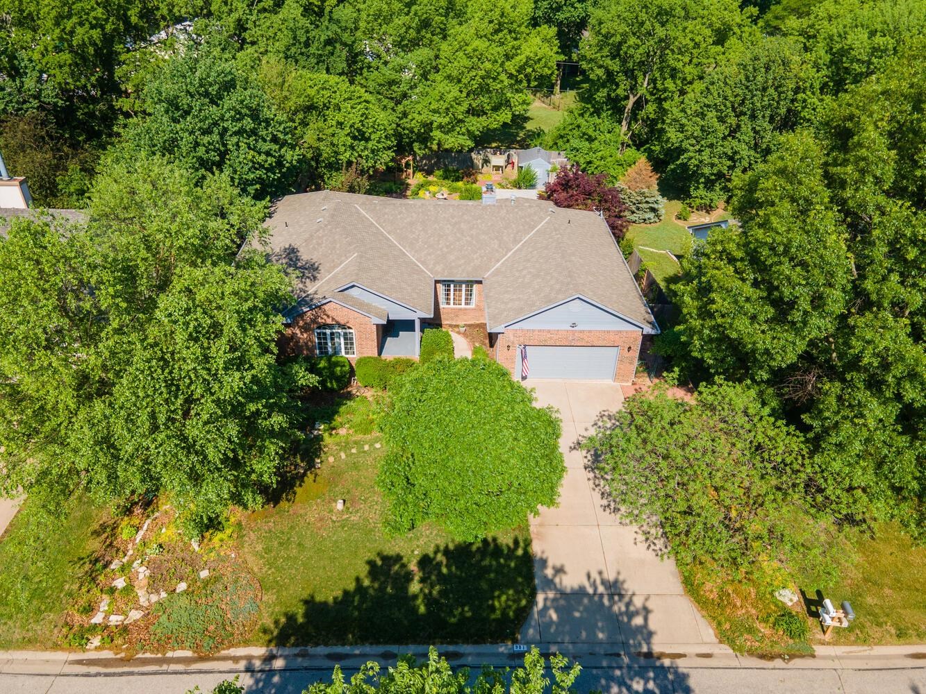 901 S Honeybrook Ln, Derby, KS 67037