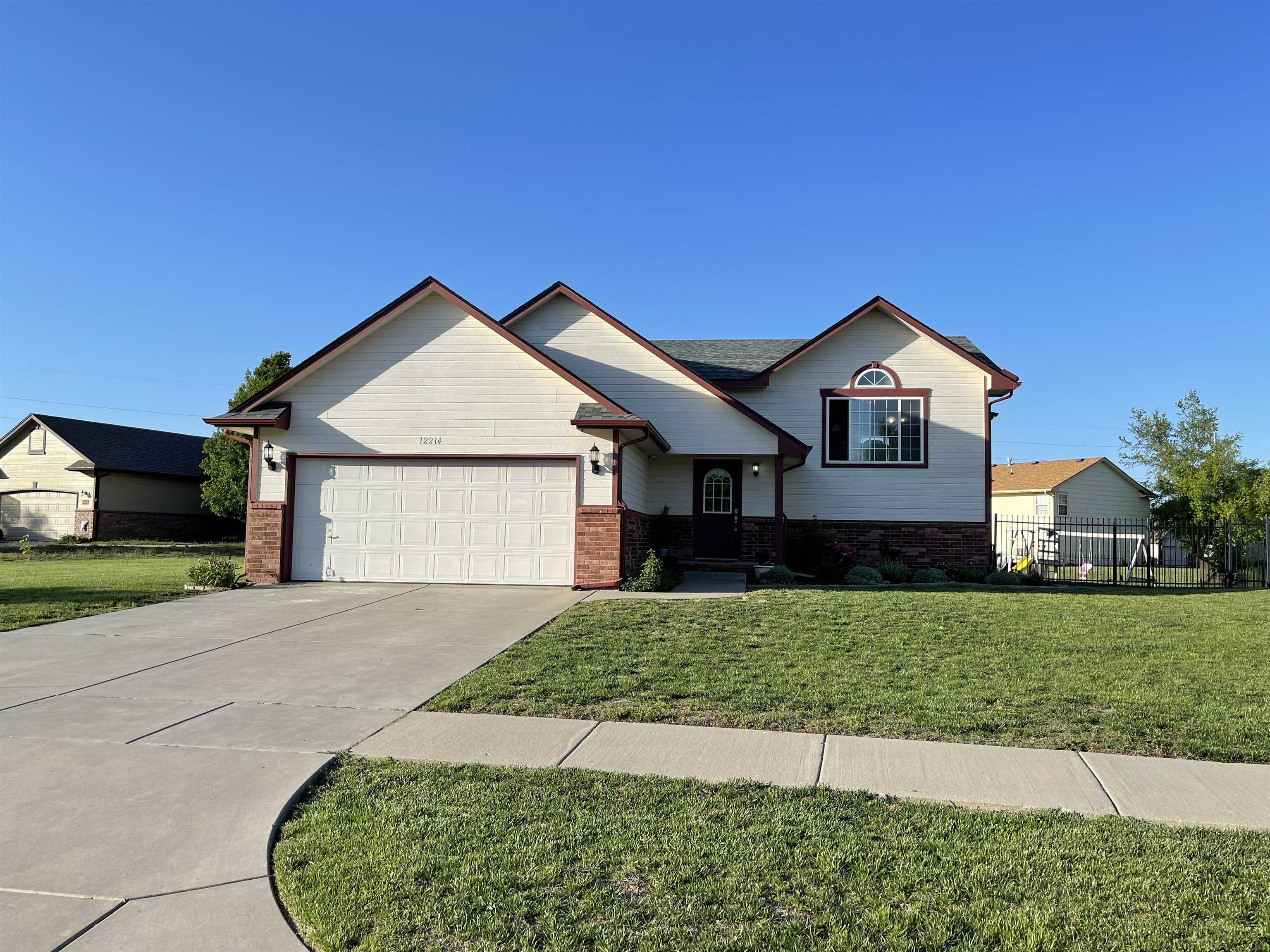 Come see this great home in SE Wichita! This home is located close to shopping, conveniently located