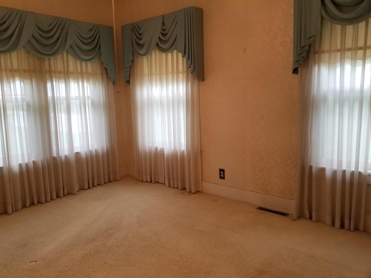 For Sale: 319 N Myrtle St, Eureka KS