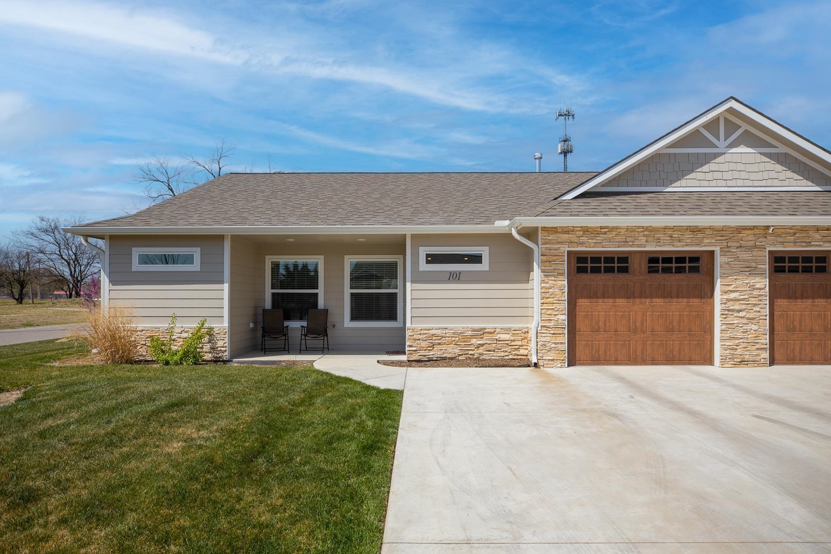 320 N Warren Ave Unit 101, Rose Hill, KS 67133