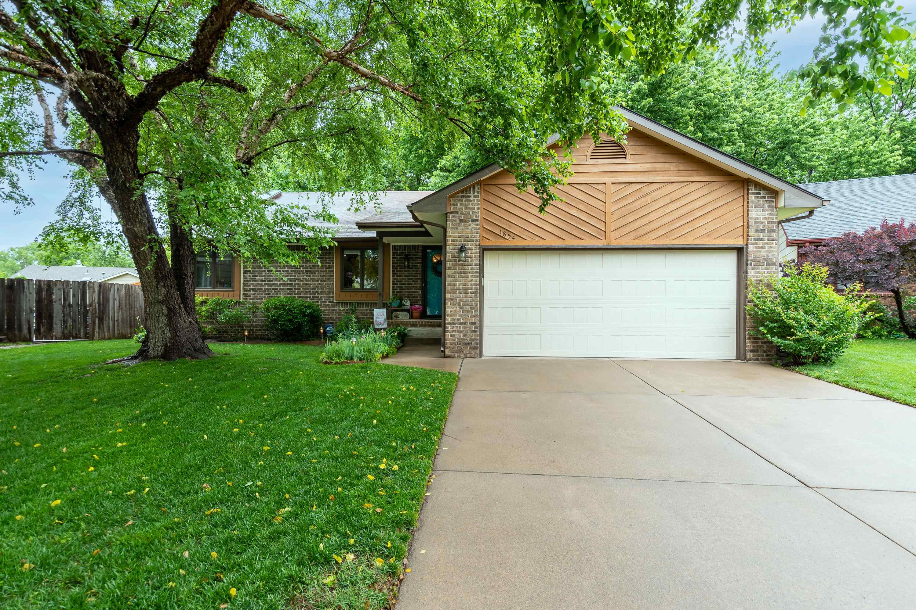 Gorgeous one-owner ranch home in the Maize school district and nestled on a cul-de-sac. Home Feature
