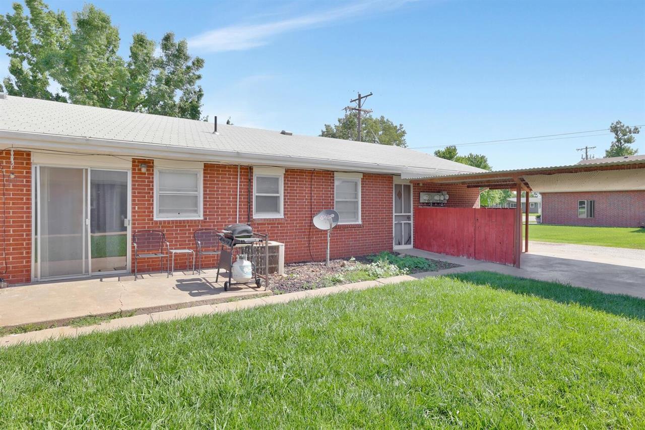 For Sale: 207 E 2nd Ave., Cheney KS