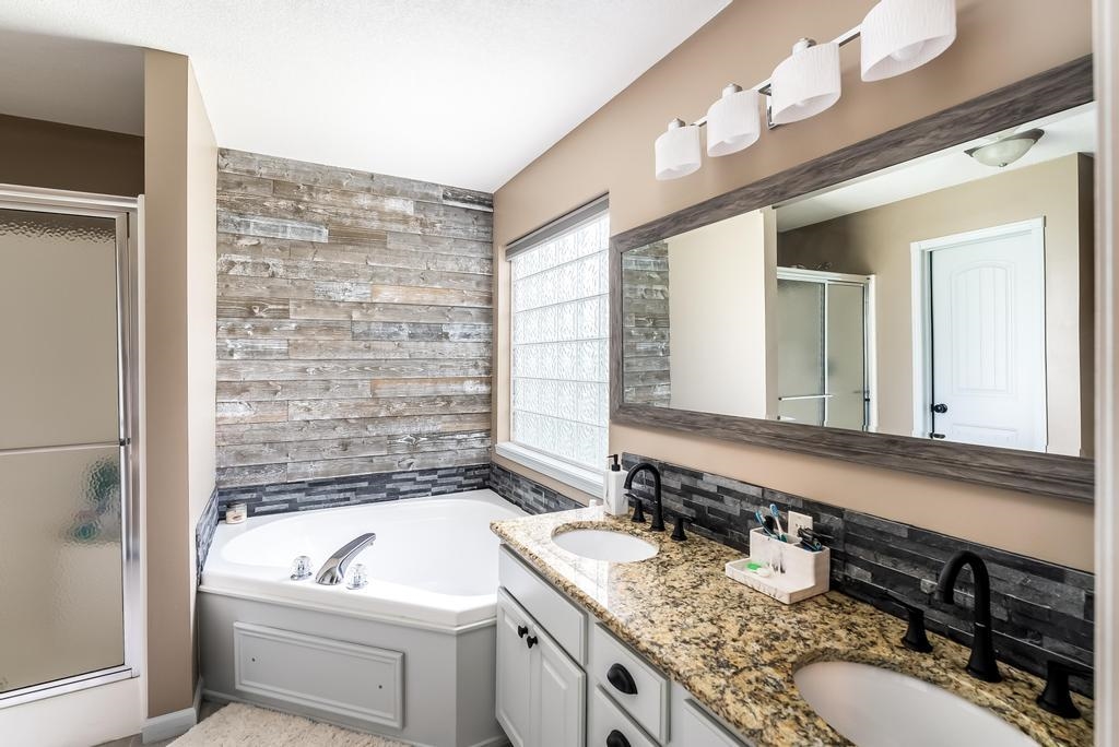 3239 N Lake Ridge Ct