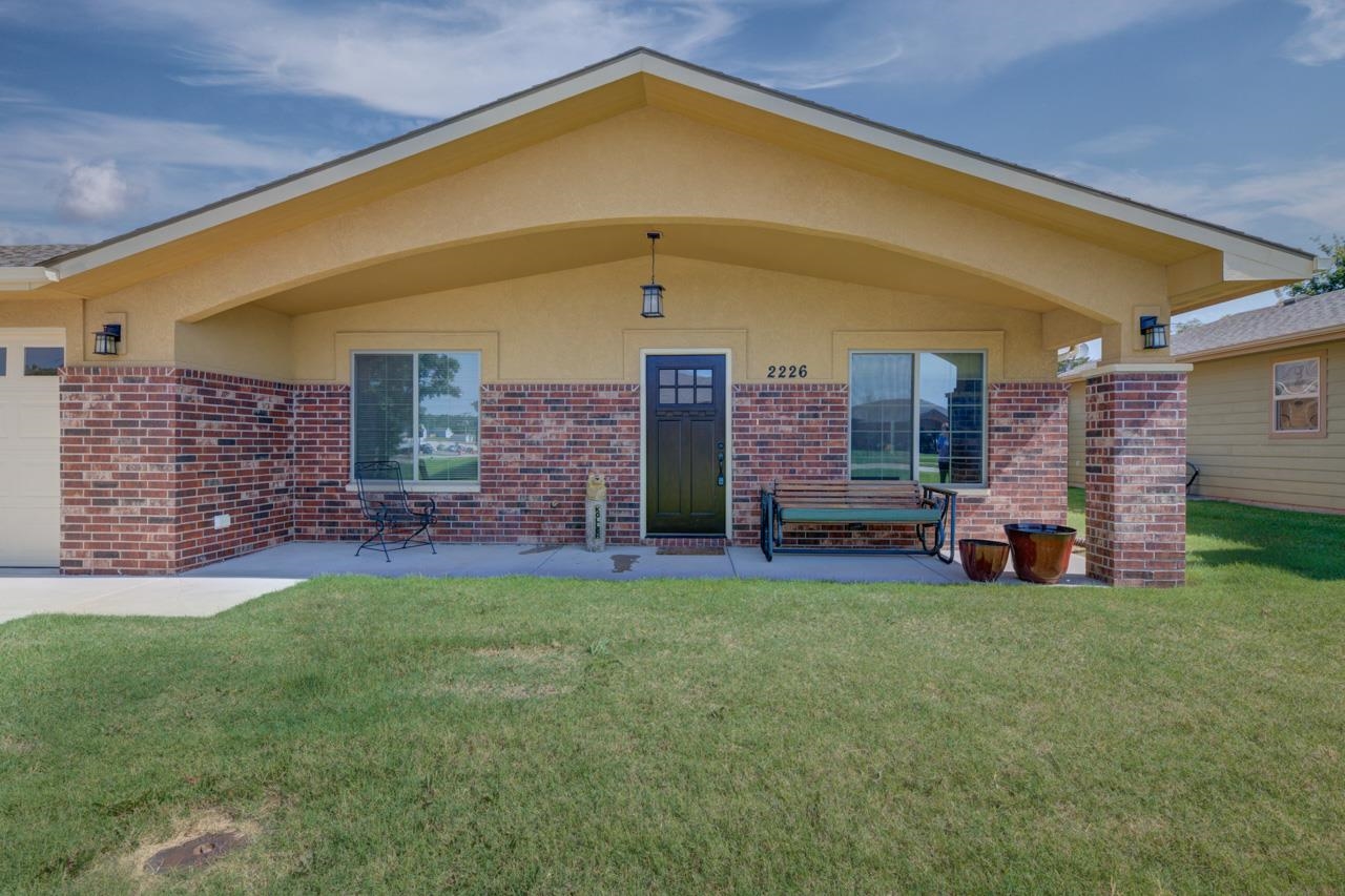 2226 COTTONWOOD CT, Winfield, KS 67156
