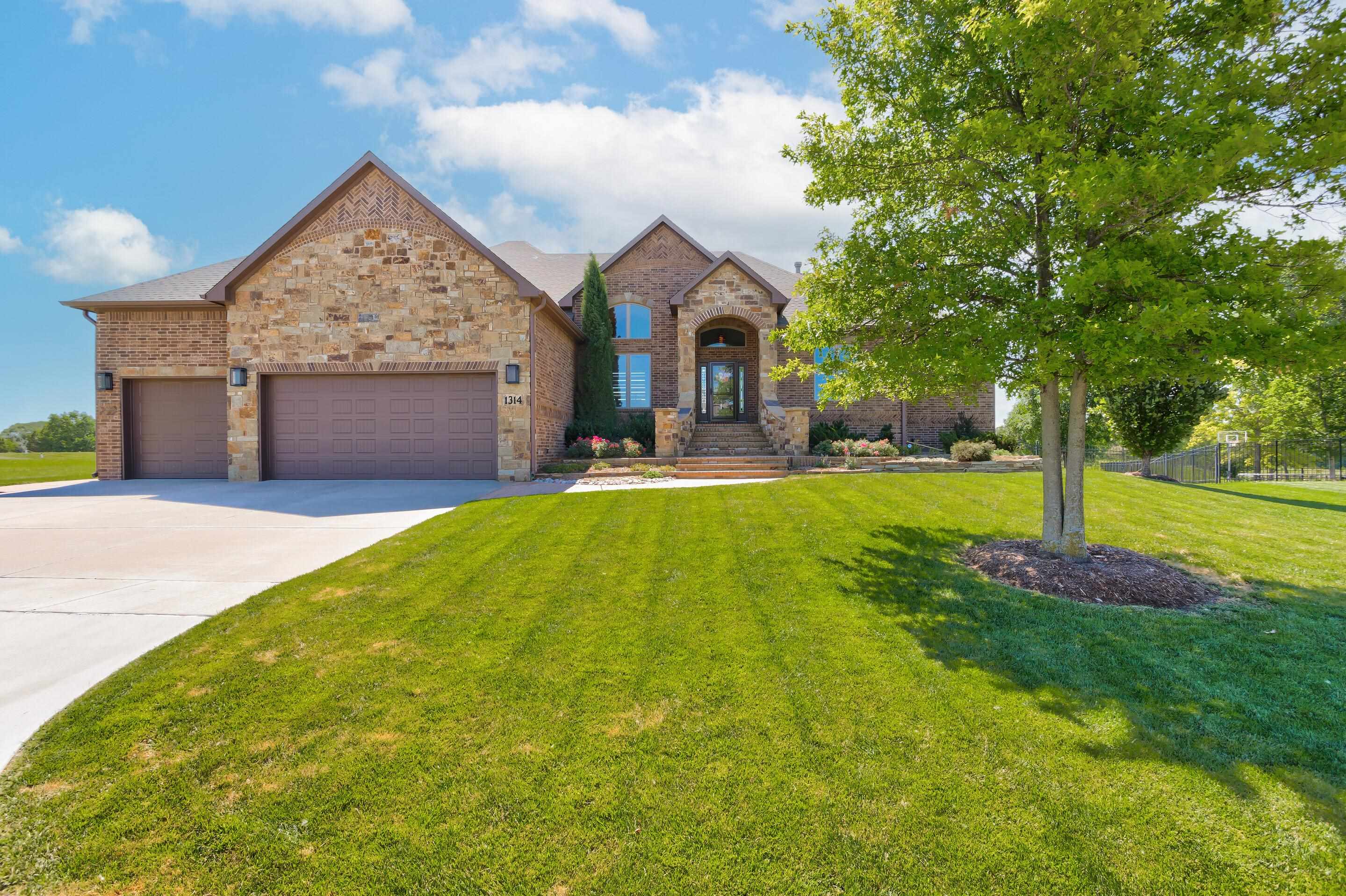 1314 S CITY VIEW CIR, Wichita, KS 67235