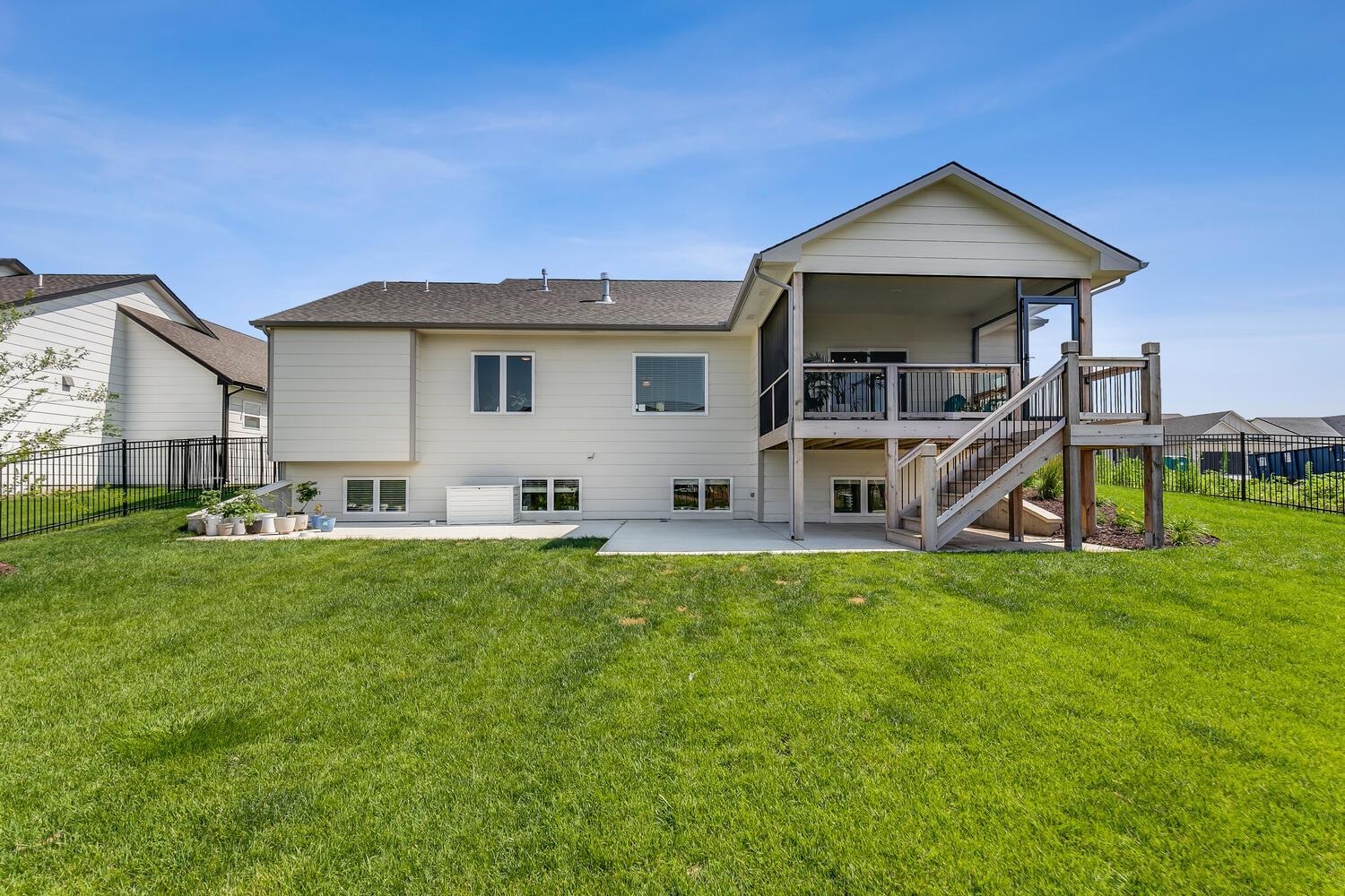 1142 W Shellbark Ln