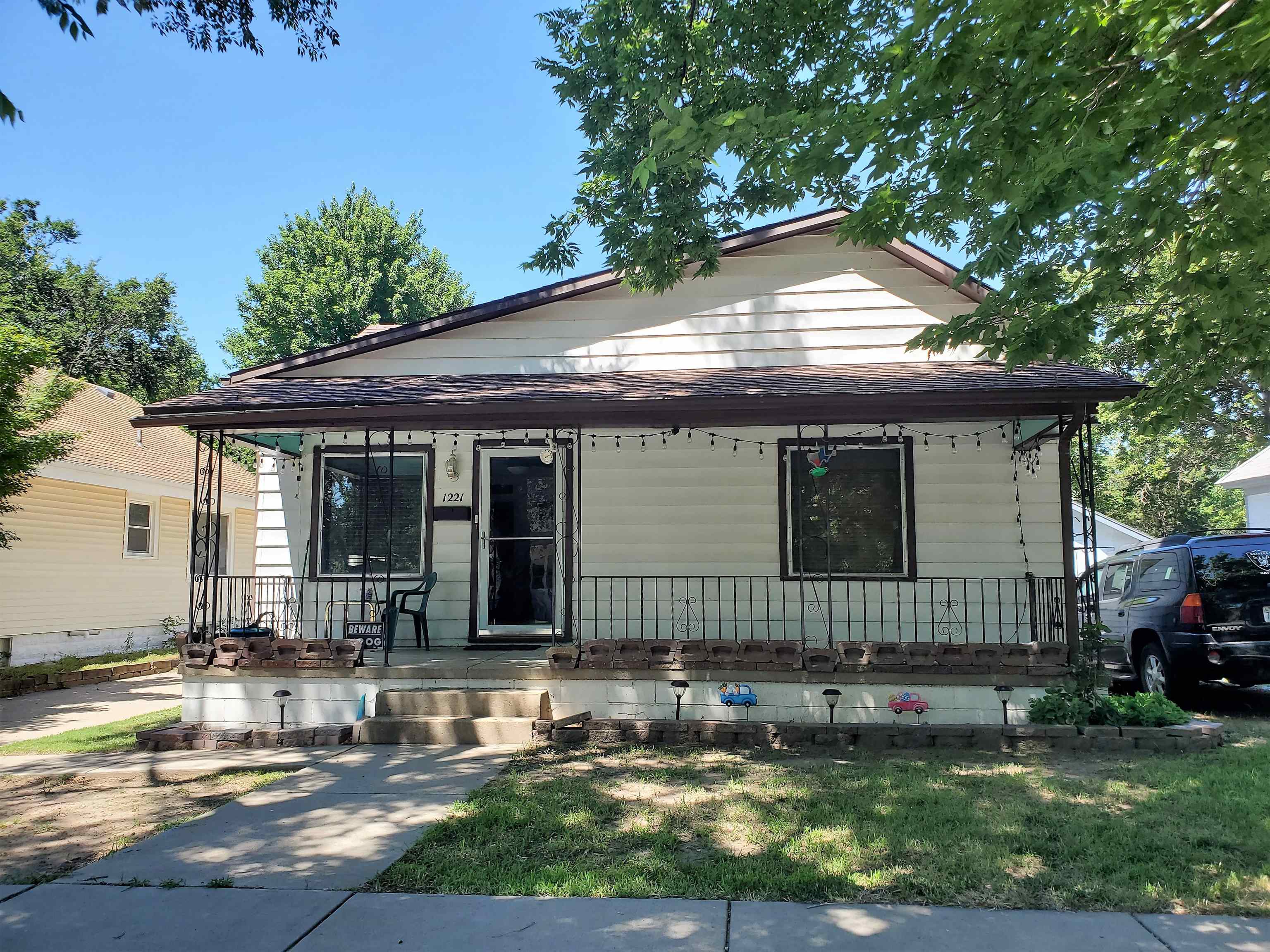 Come see this gem in the heart of Wichita! Just minutes from downtown, Kellogg and I-135, this 3 bed