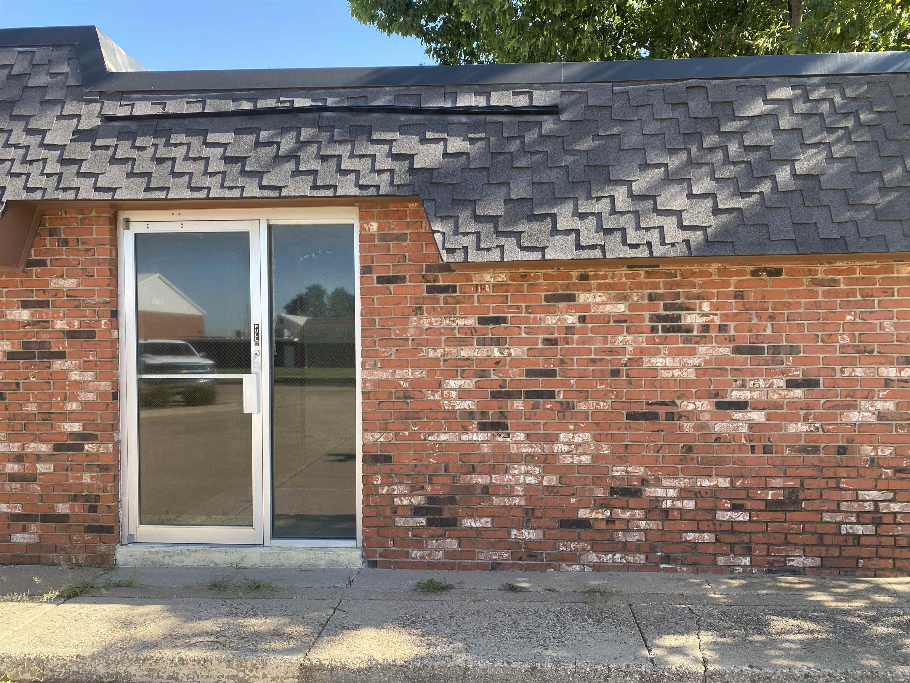 This property is part of the Mah-Cauh Offices. It has offices already partitioned off.  Come in and make it yours!!! Great business area and plenty of parking!! Call listing agent to view this property.