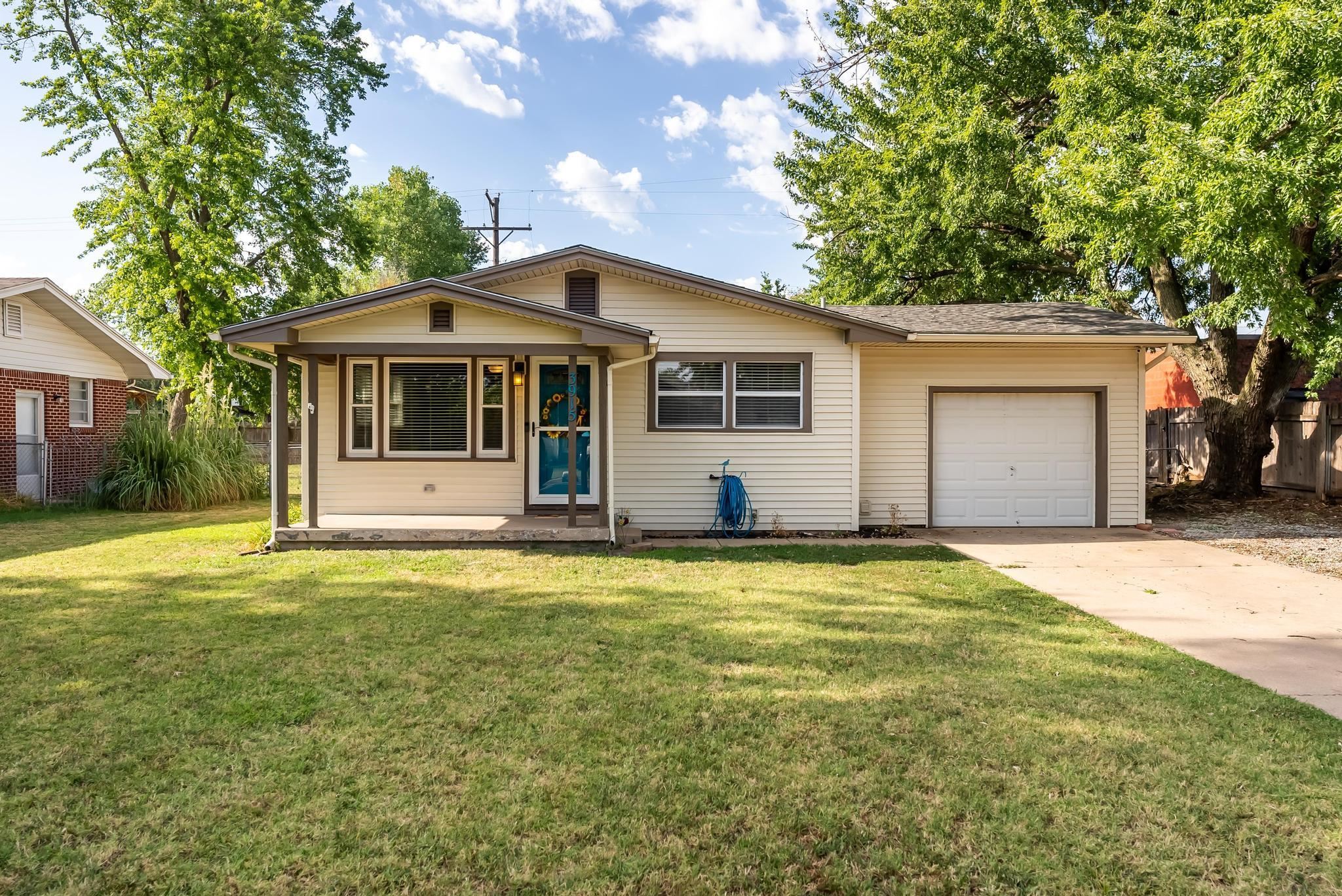 Darling, ranch style home that's move in ready is waiting for you to make it yours! This home featur