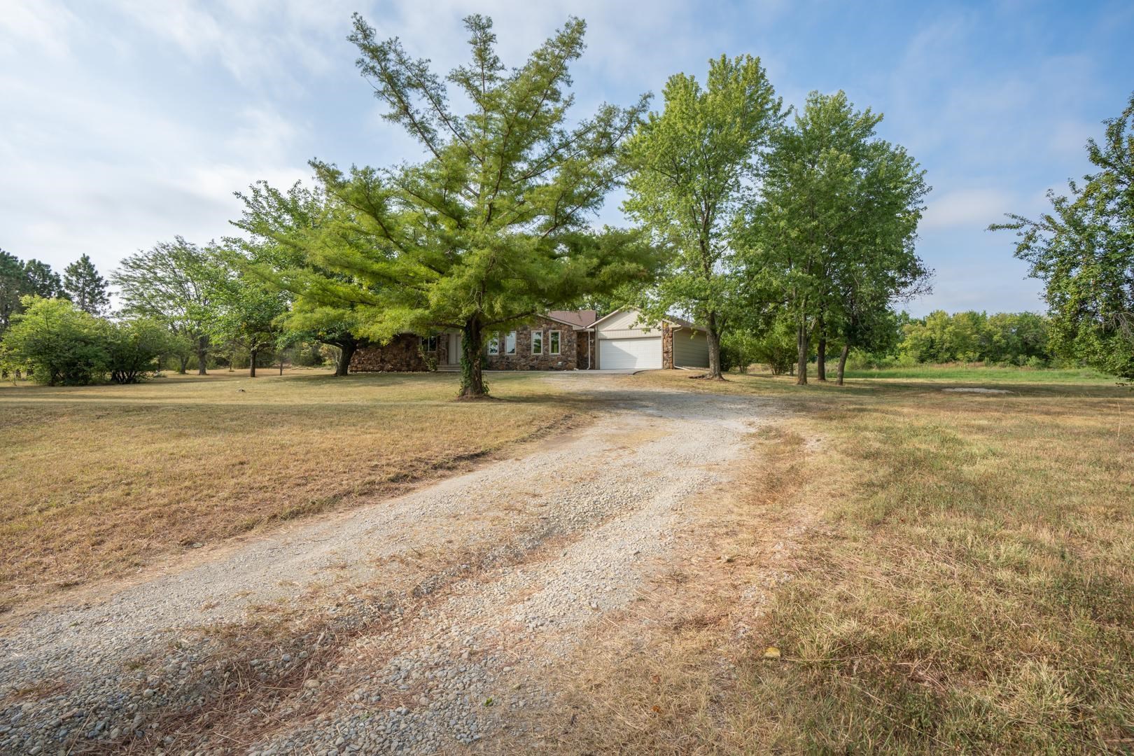 18689 SW Hawk Rd, Rose Hill, KS 67133