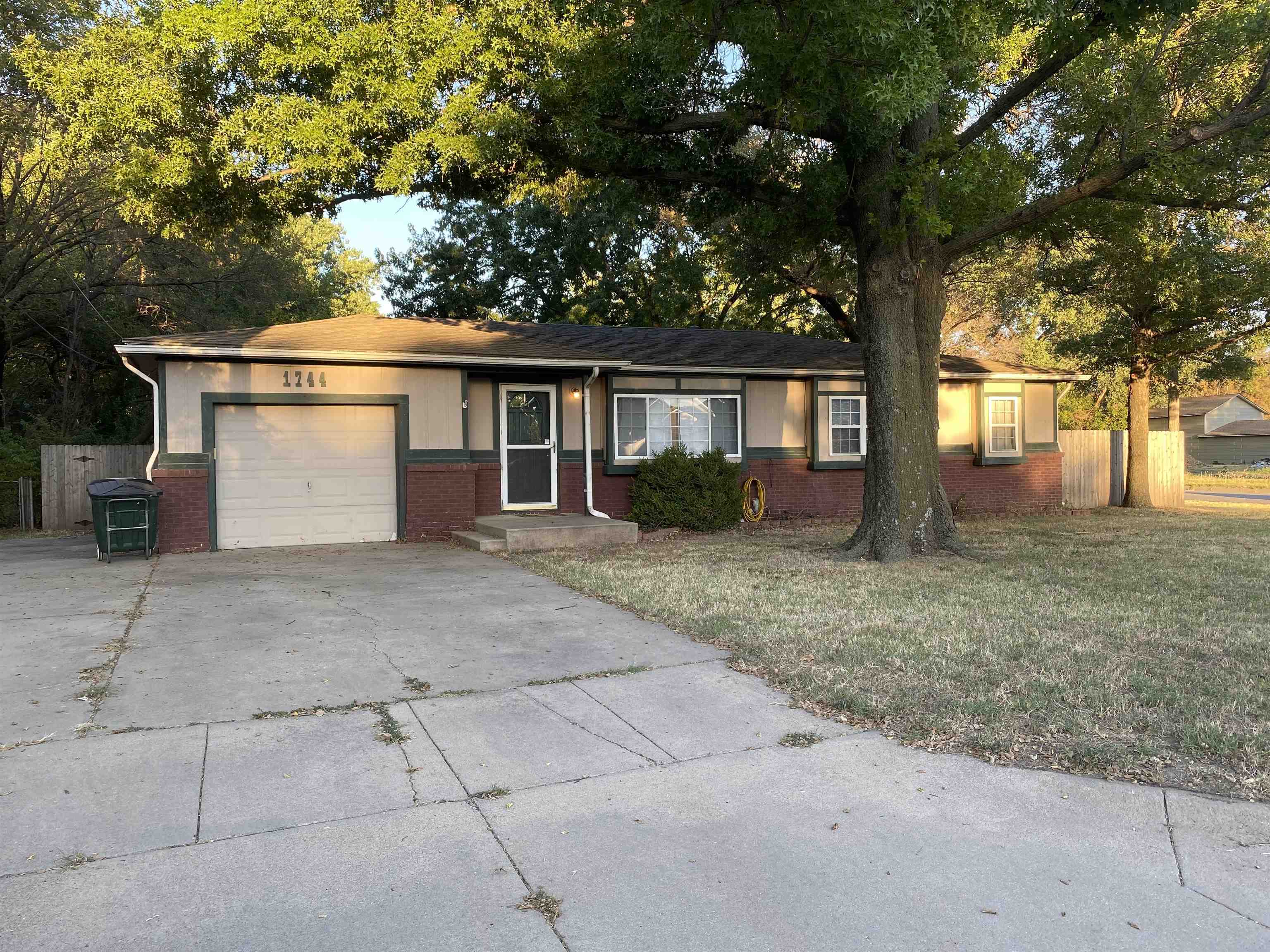 Charming 3 bedroom 1.5 bath in Goddard school district. Open kitchen and dining area, nice sized bed