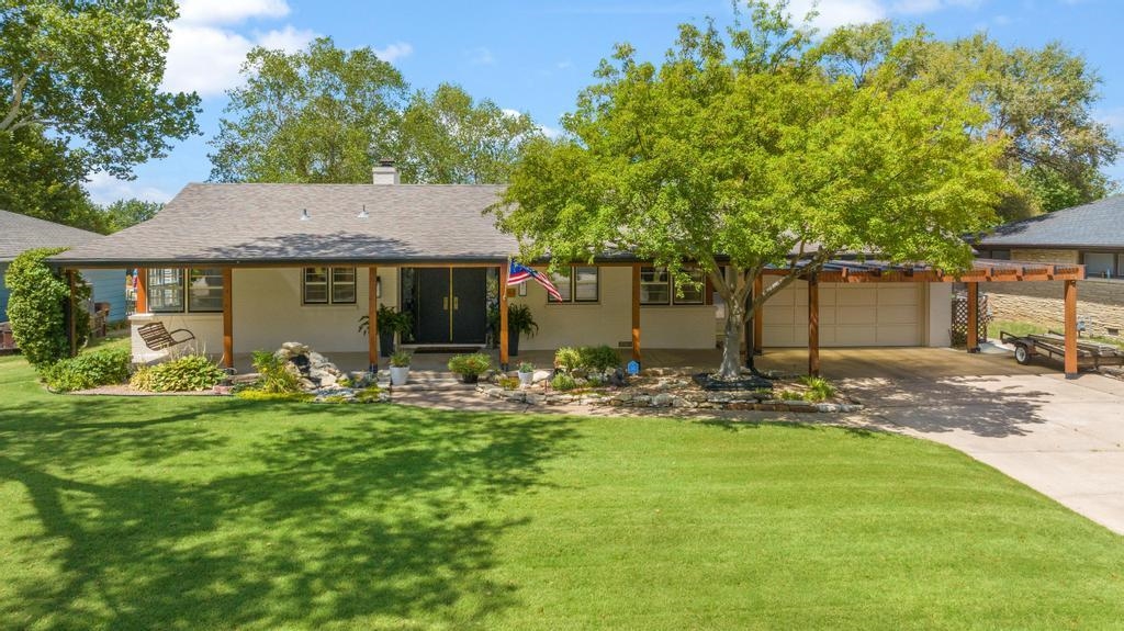 Welcome home to this gorgeous well maintained mid century modern home in Wichita. The manicured fron