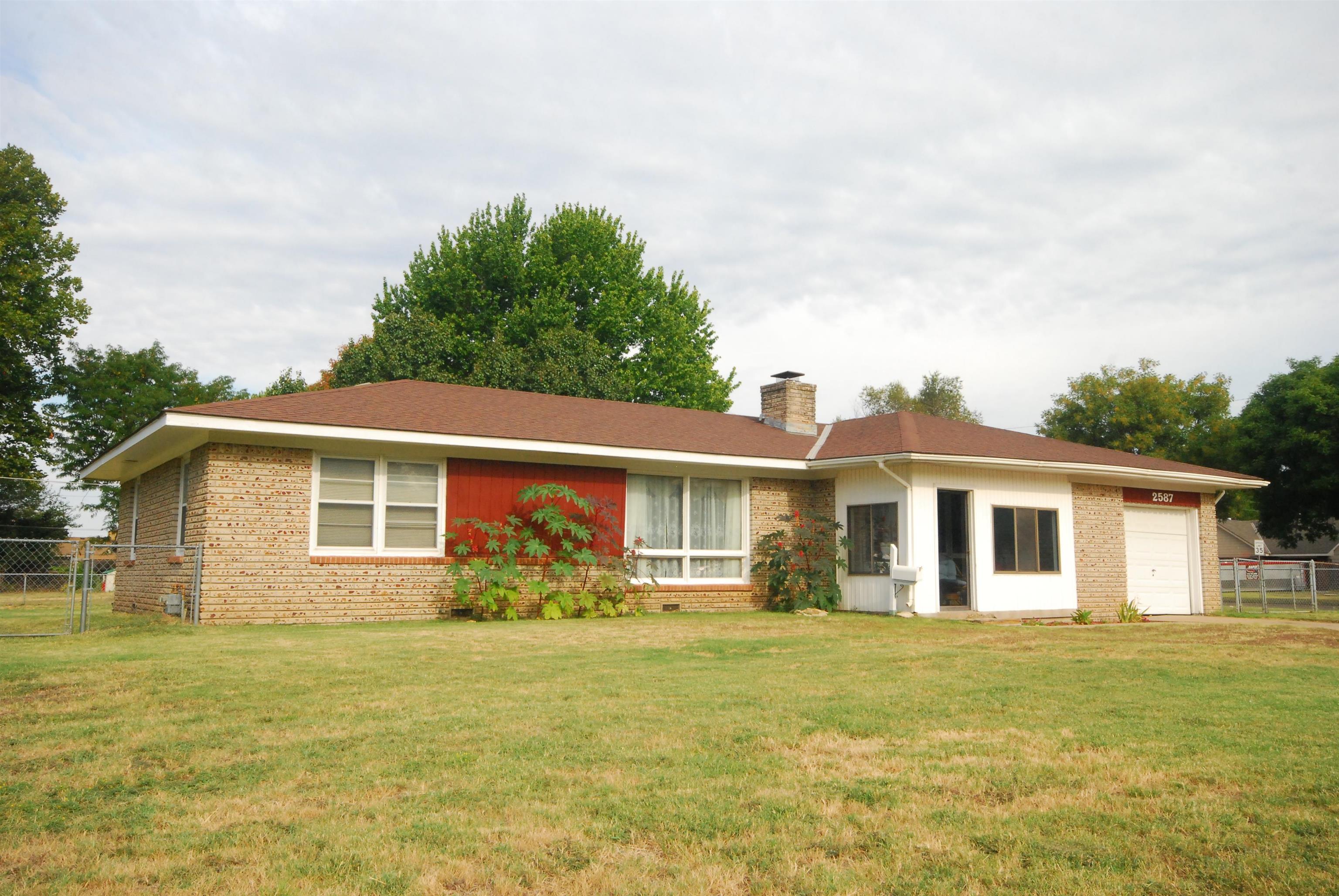 Well-maintained 4Br, 2Ba mid-century ranch in Benjamin Hills Estates! 50+ years of pride of ownershi