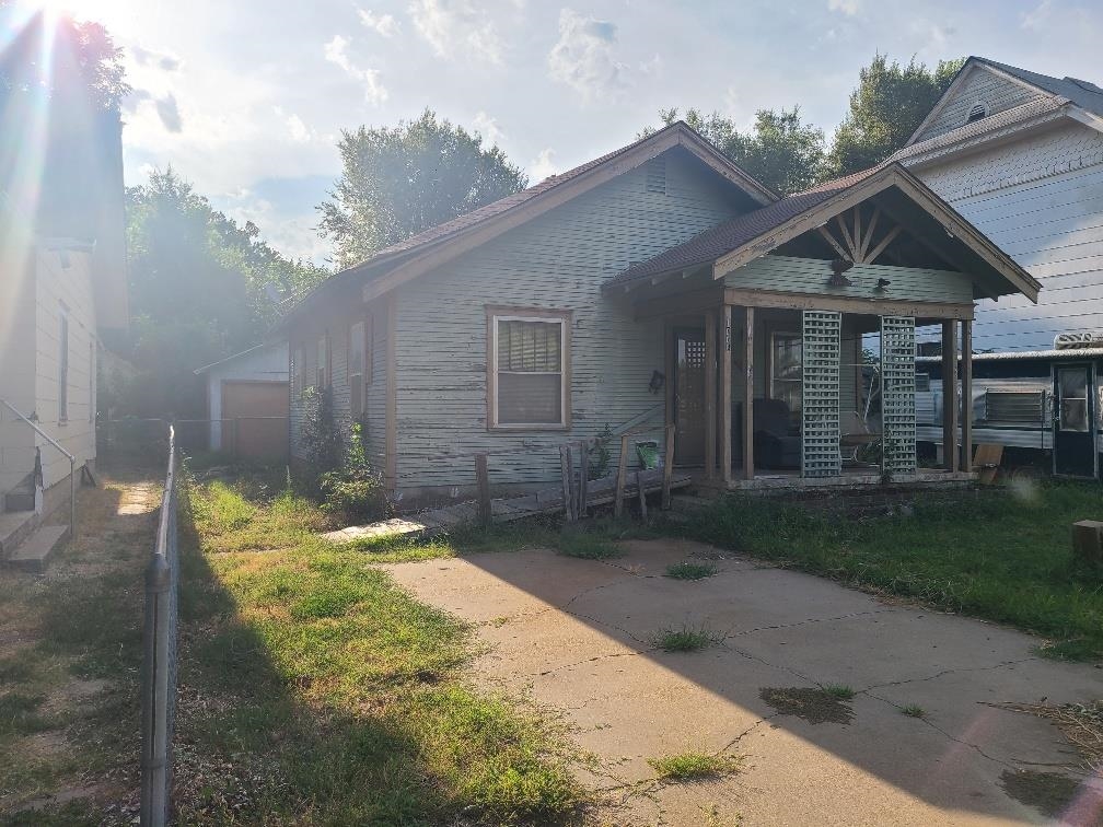 Photo of 1008 S 3rd in Arkansas City, KS