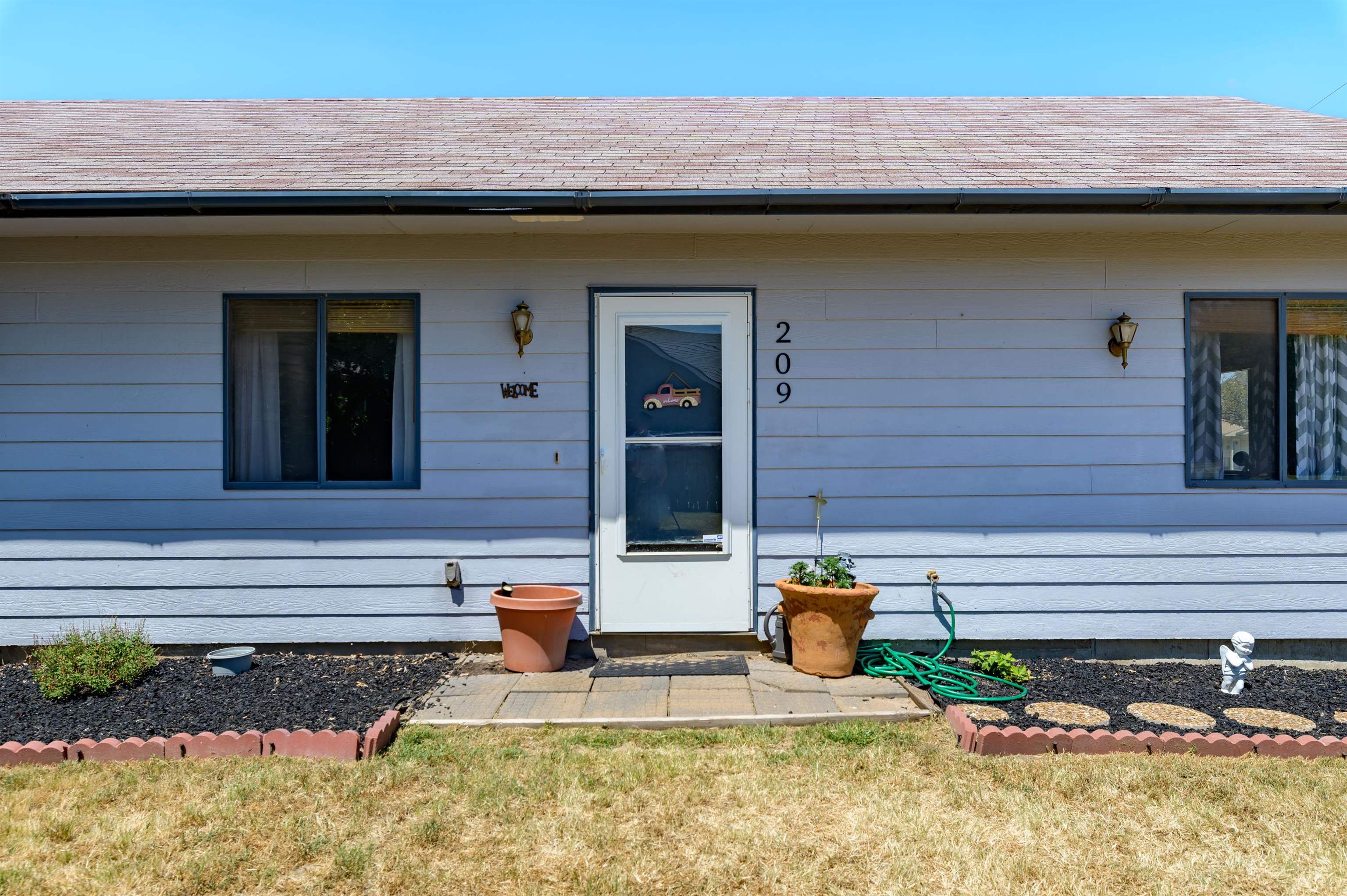 Well maintained & updated 2 bedroom, 1 bath house in the desirable Maize School District. All electr