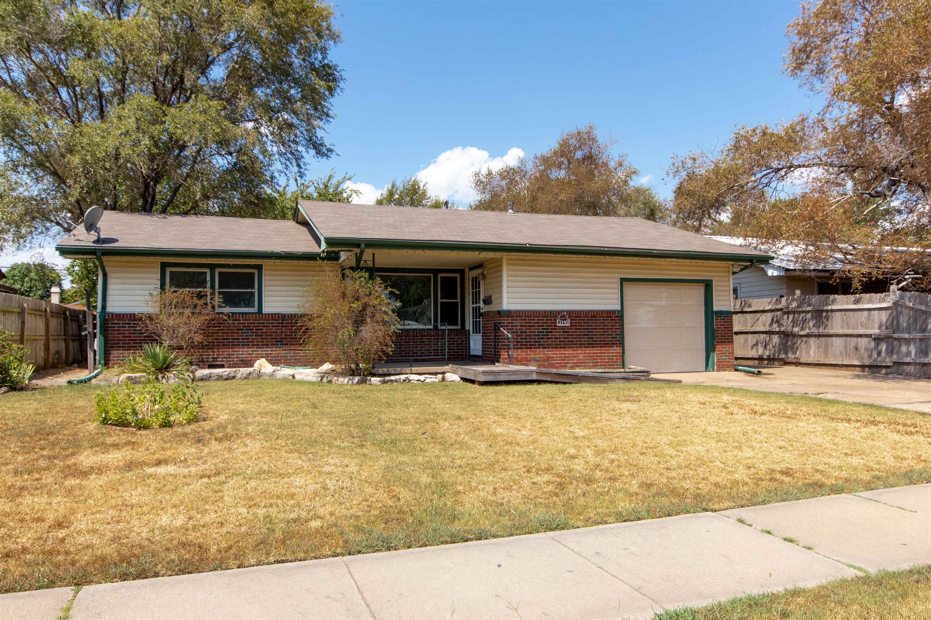 Don’t miss your chance to see this remodeled 3 bedroom, 1 bathroom home in southwest Wichita.  Locat