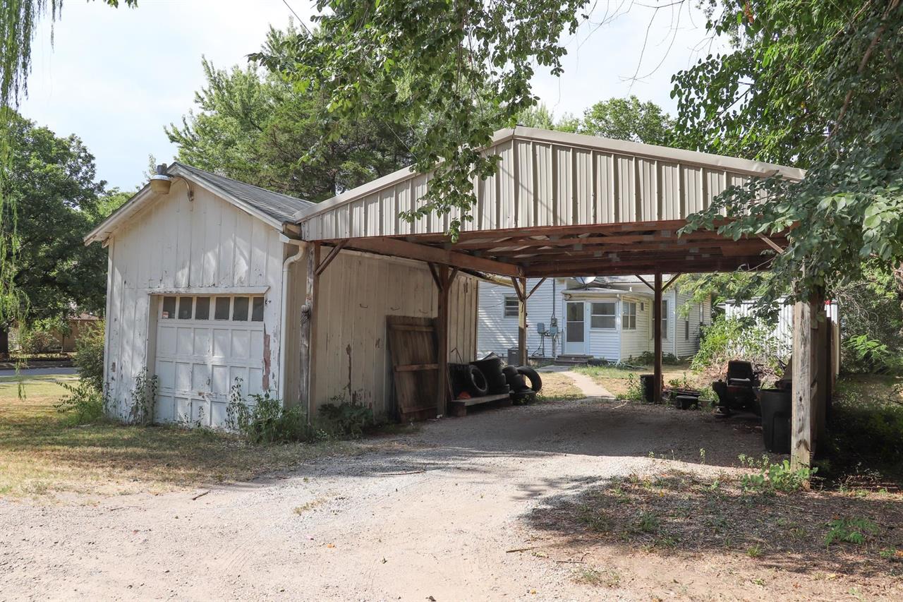For Sale: 1001 E 5th Ave, Winfield KS
