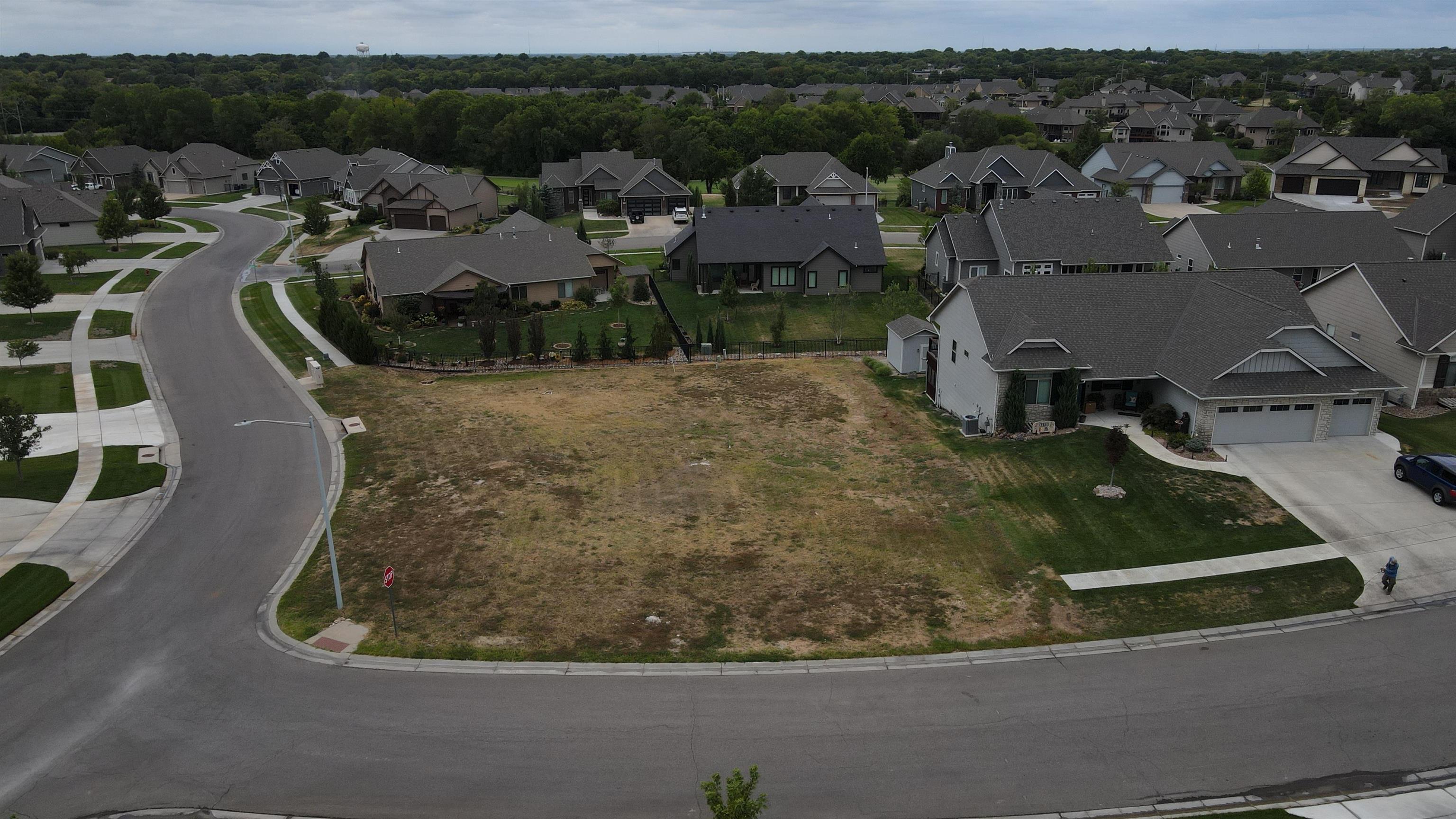 Photo of 1412 E Lookout Pl in Derby, KS