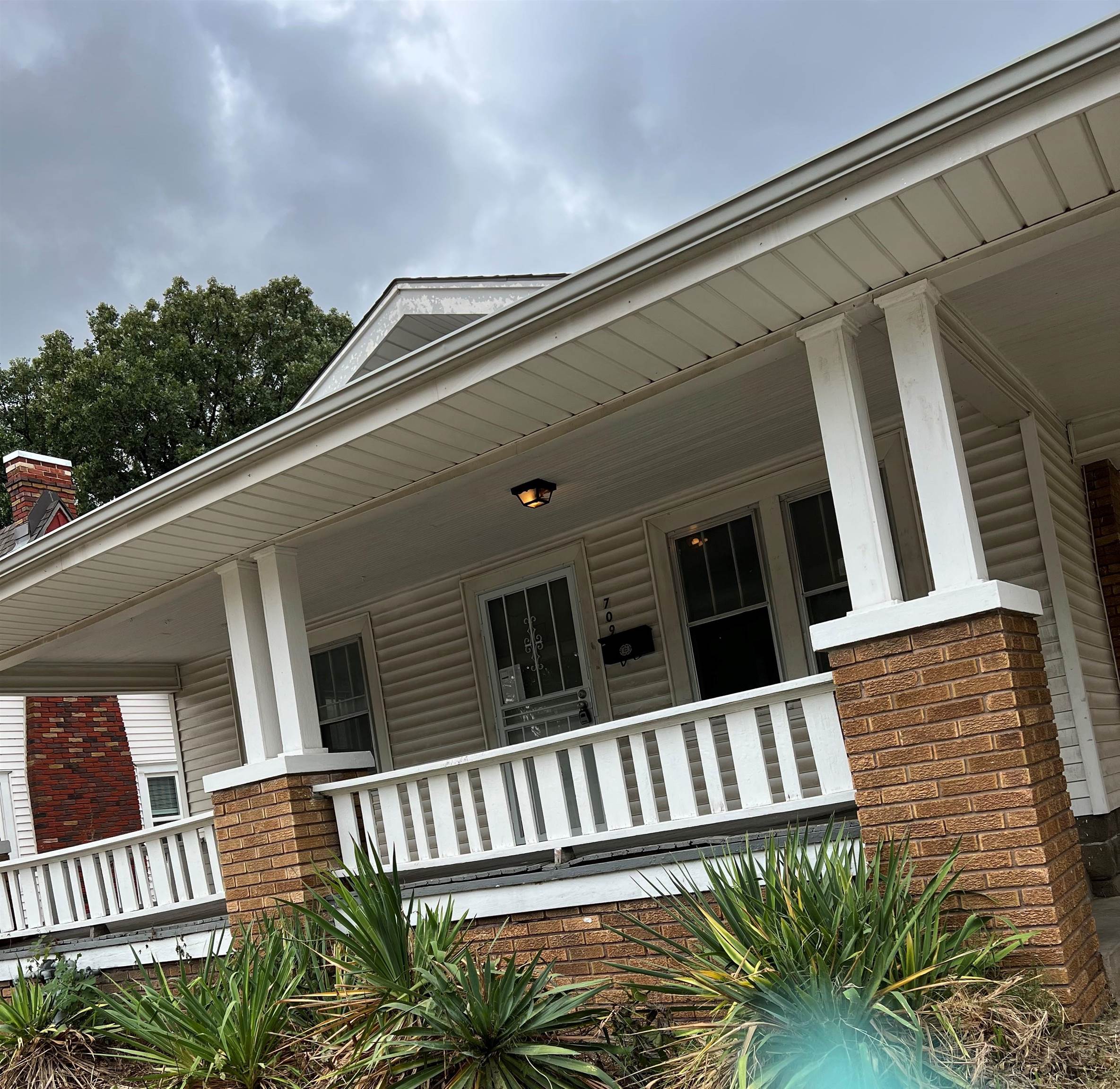 Photo of 709 S Hillside St in Wichita, KS