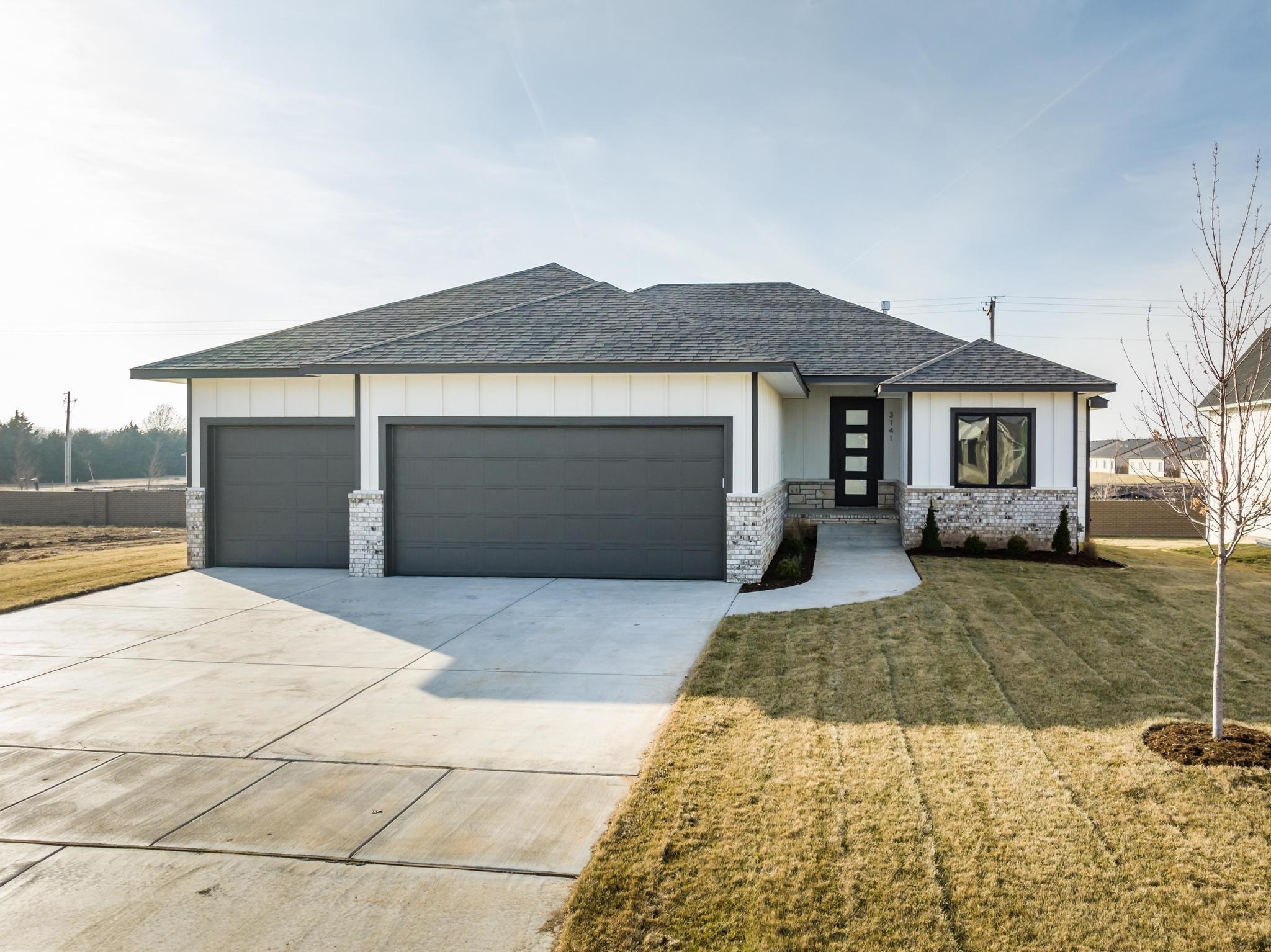 Photo of 3141 Pine Grove Cir in Wichita, KS
