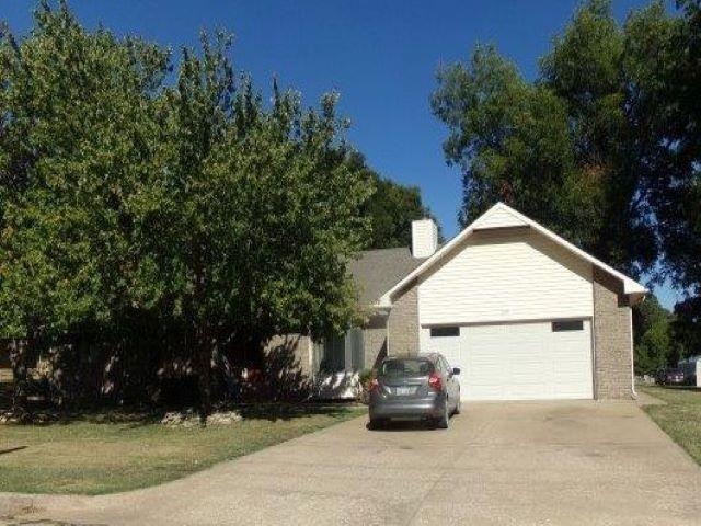 Photo of 1102 Alexander St in Winfield, KS