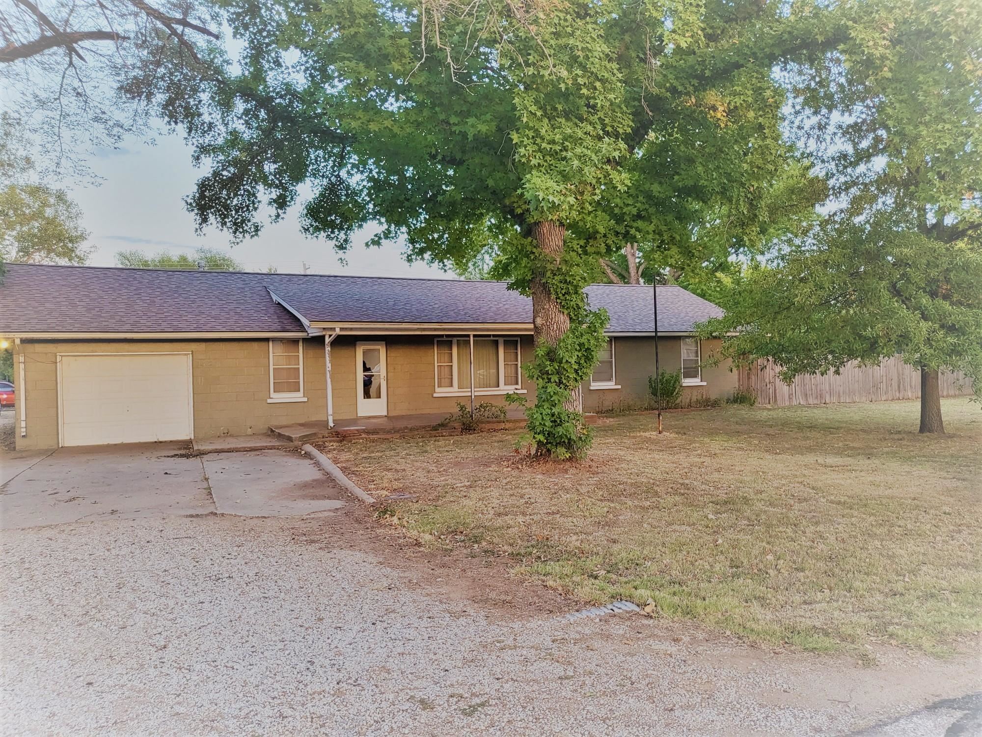 Photo of 318 N Pacific St in Oxford, KS