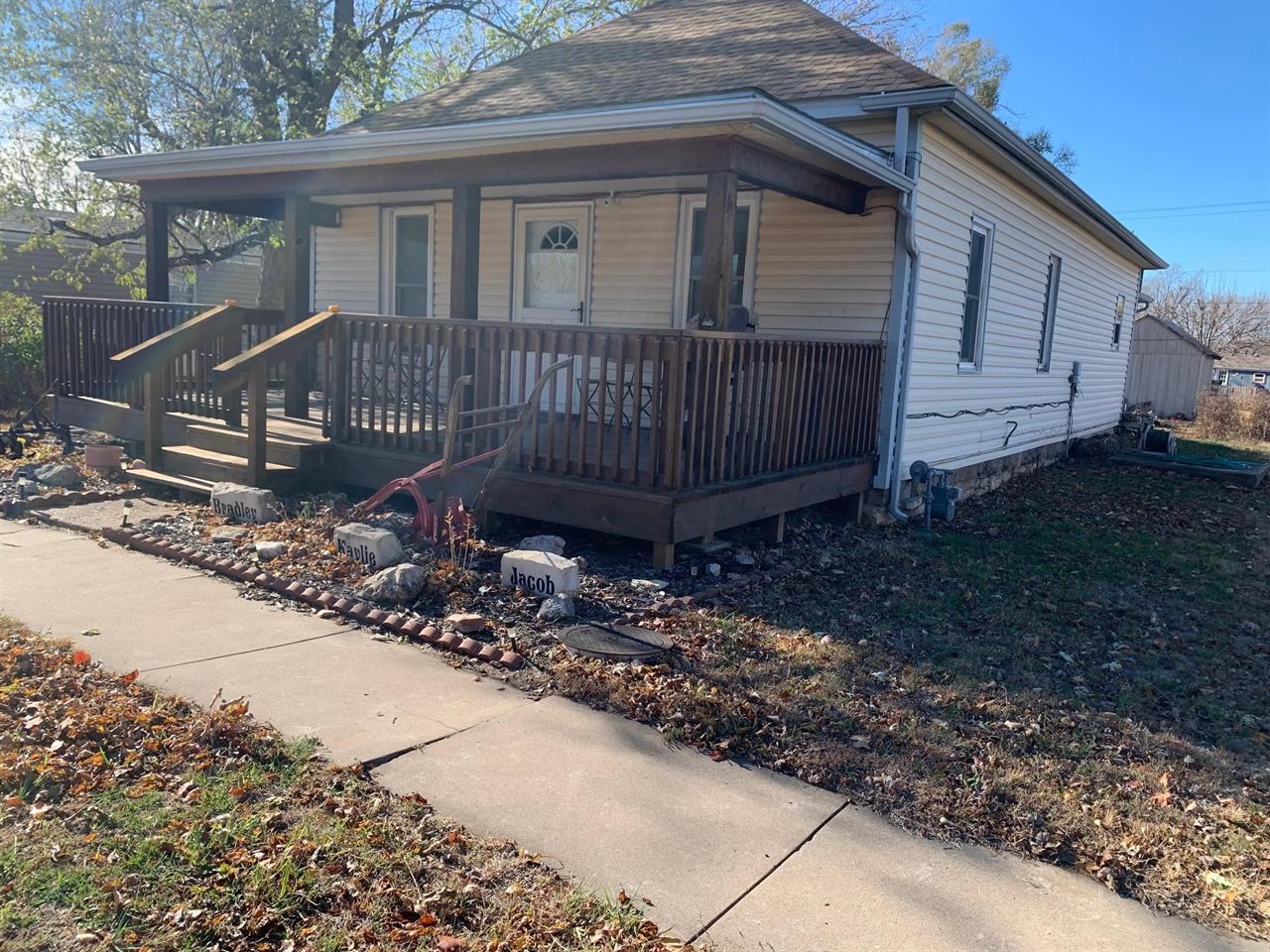 For Sale: 211 N Main St, Dexter KS