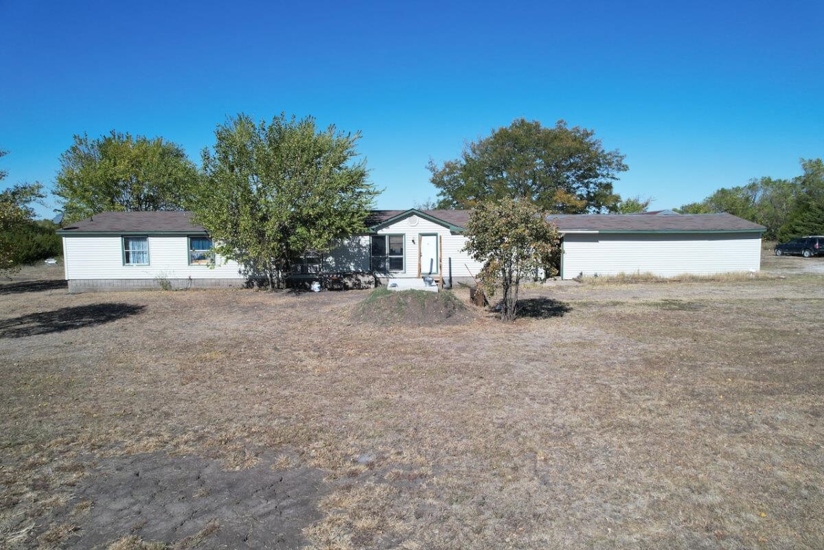 For Sale: 566 SW 100th St, Augusta KS