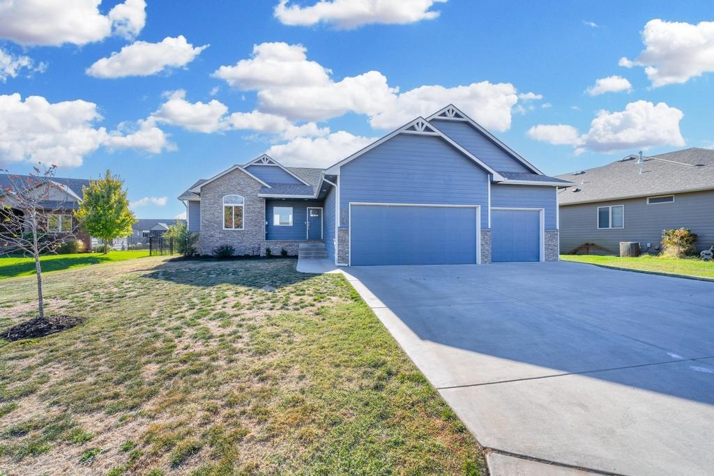 For Sale: 4858 N Emerald Ct, Maize KS