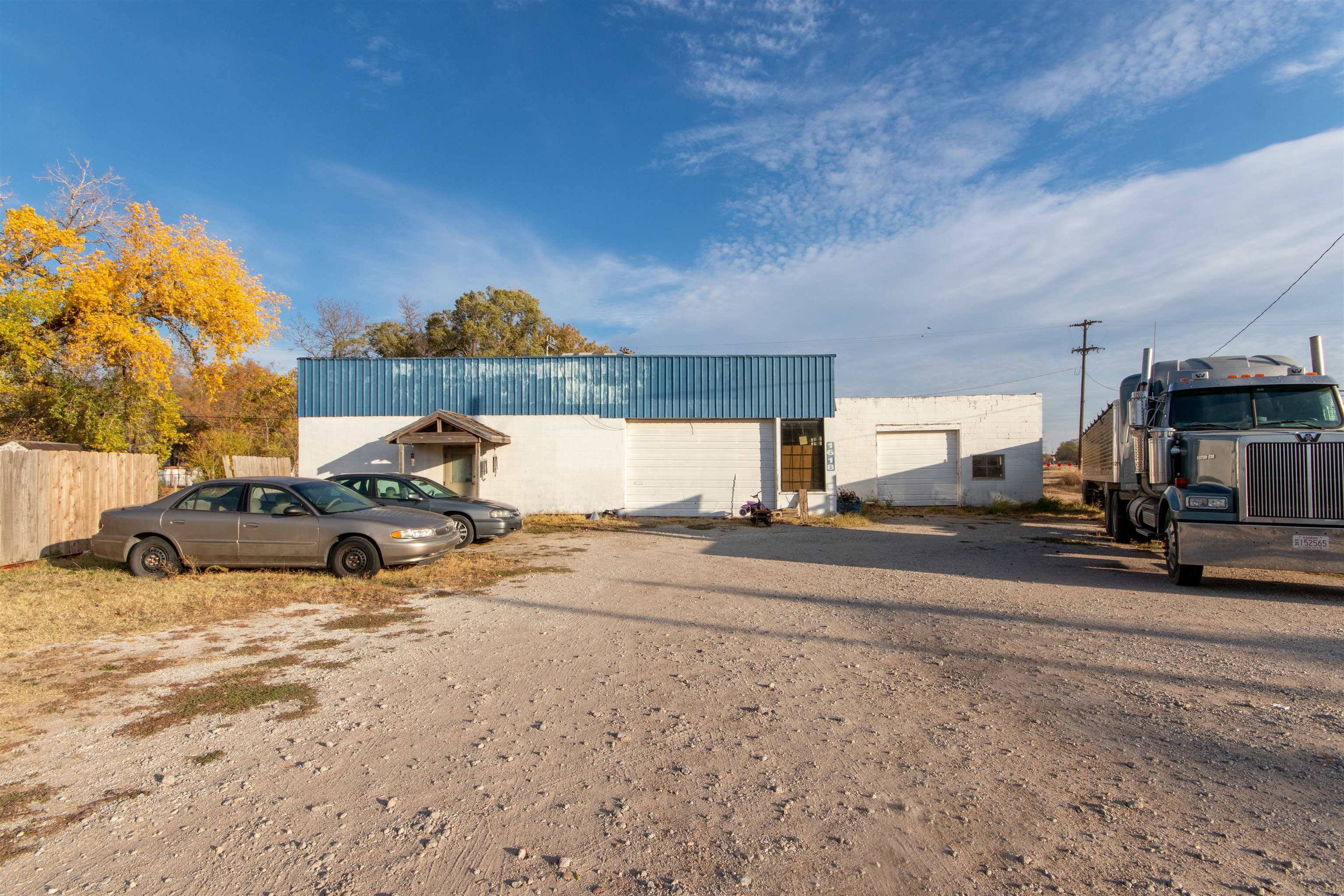 Photo of 1618 E 4th Ave in Hutchinson, KS