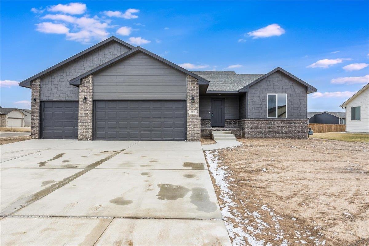 702 W Country Lakes Place, Haysville, KS 67060