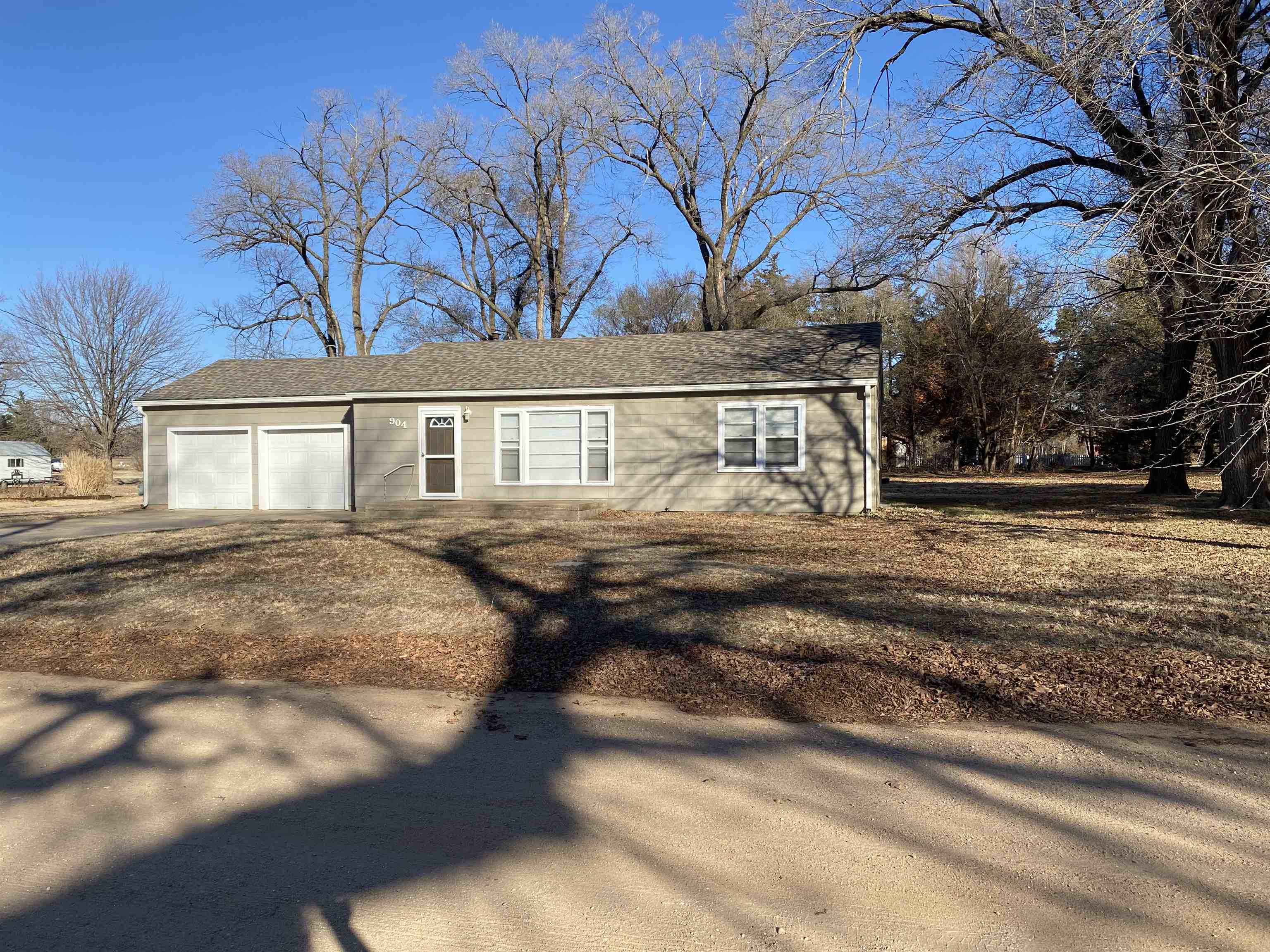 Photo of 904 E 8th in Harper, KS
