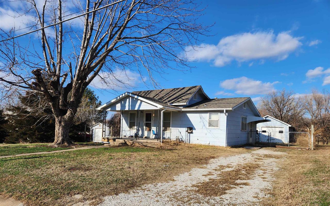 For Sale: 419 W Kansas St, Wellington KS