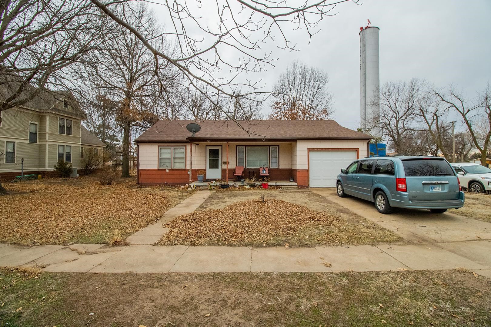 Photo of 407 W Main in Harper, KS
