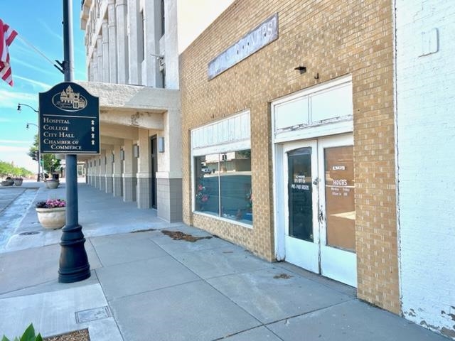 Photo of 408 S Summit St in Arkansas City, KS