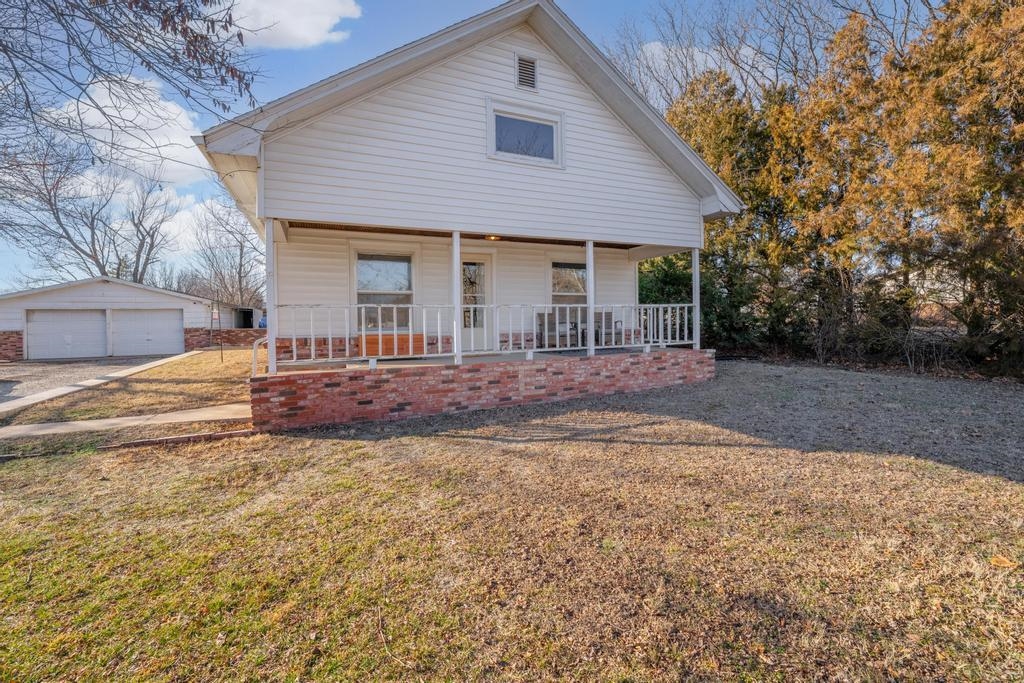 Photo of 3505 Meadowlark Ln in Winfield, KS