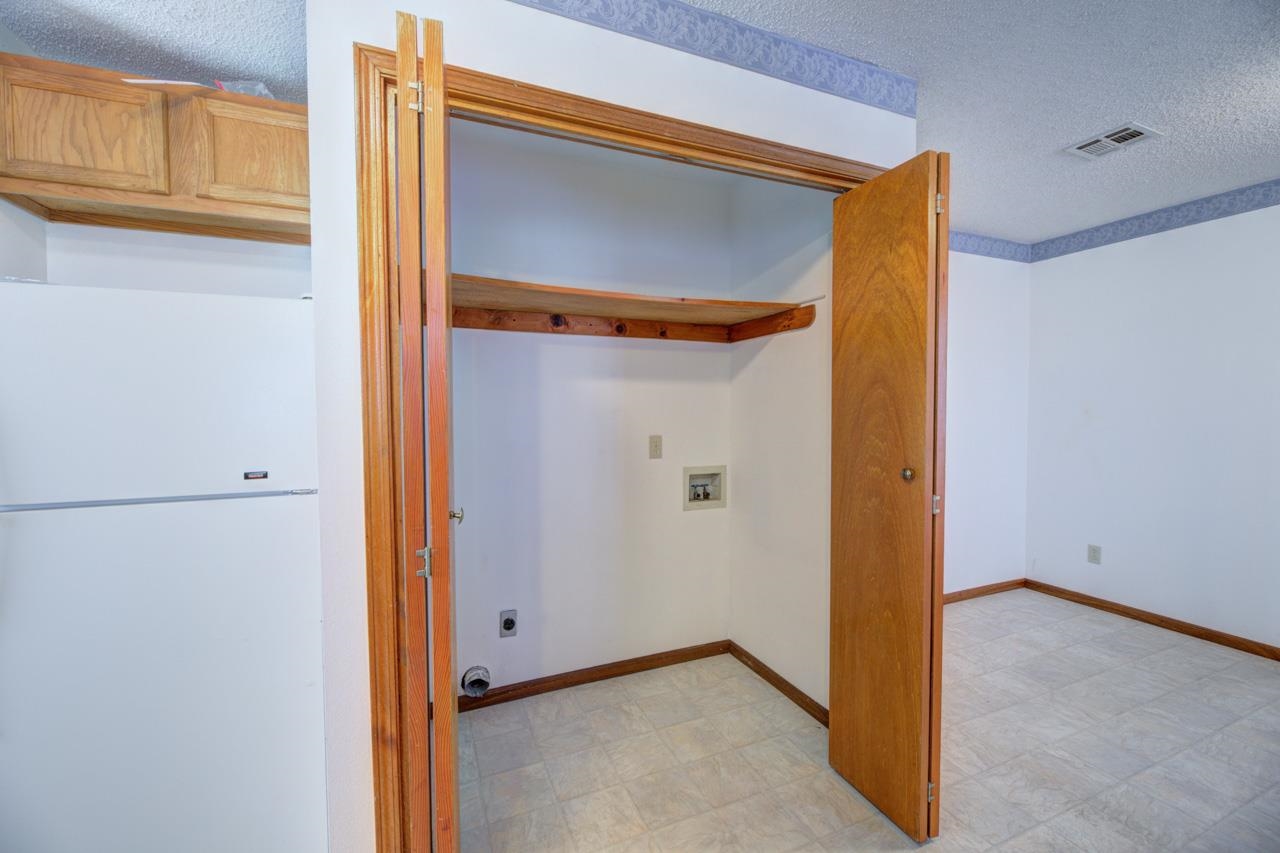 For Sale: 1905 E 20th Ave, Winfield KS