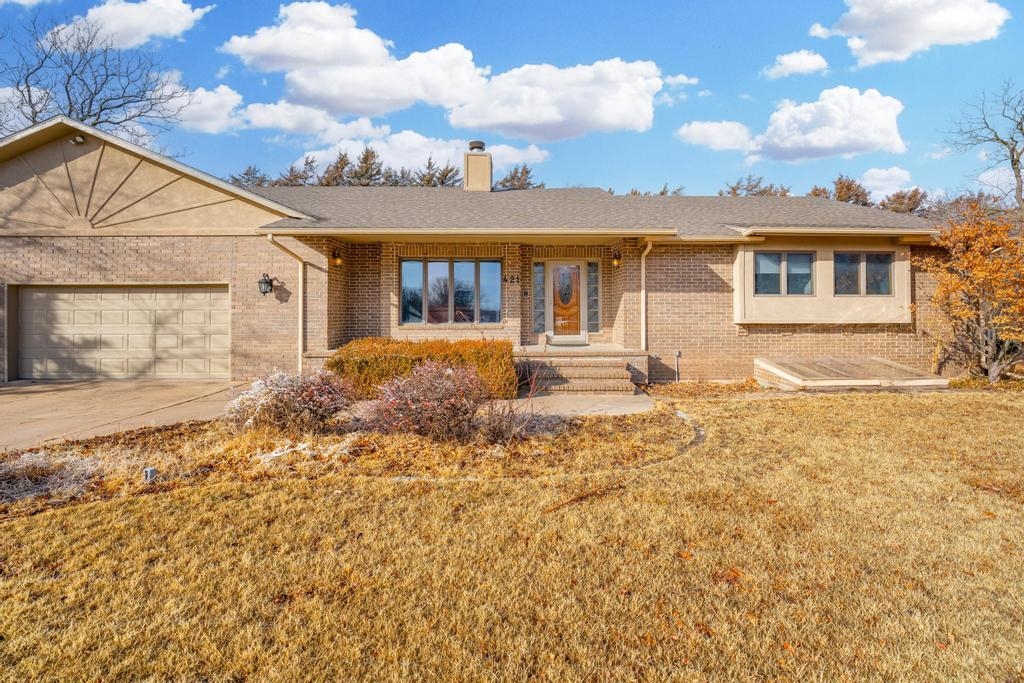 Photo of 421 Cedar Ridge Dr in Newton, KS